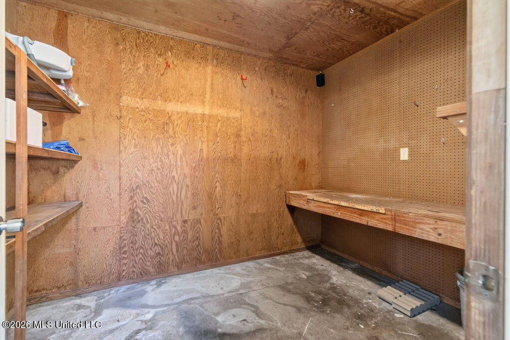 511 N Forest Avenue Property Photo 36