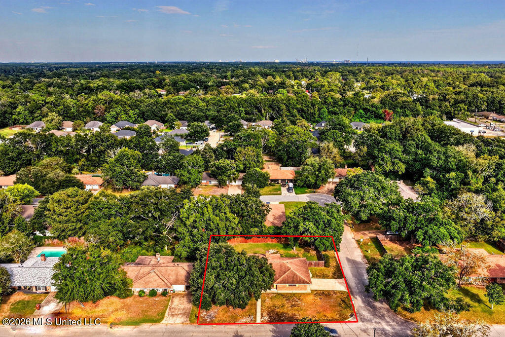 511 N Forest Avenue Property Photo 38