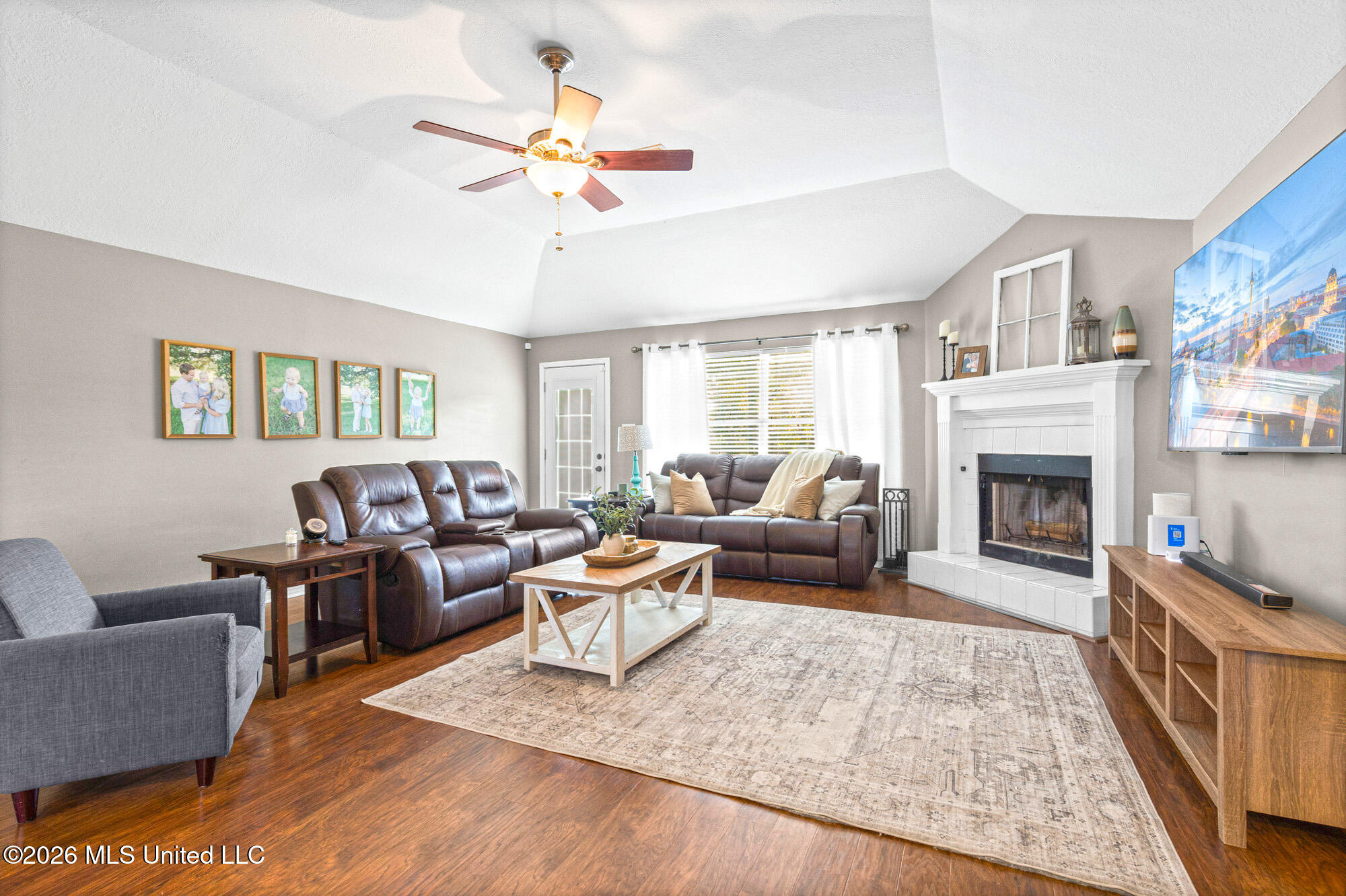 11205 Woodley Cove Property Photo 6