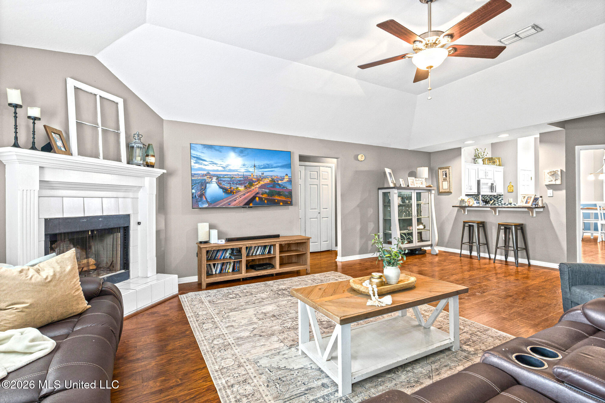11205 Woodley Cove Property Photo 8
