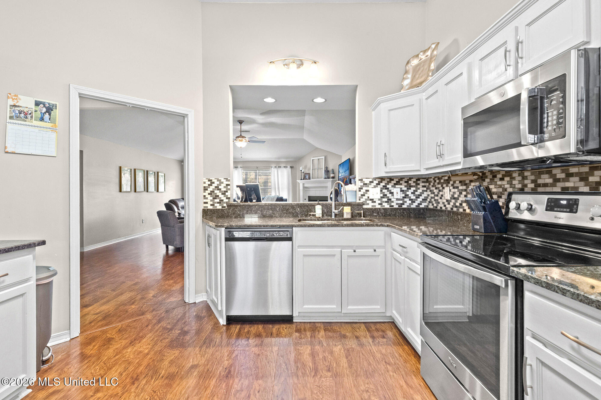 11205 Woodley Cove Property Photo 11
