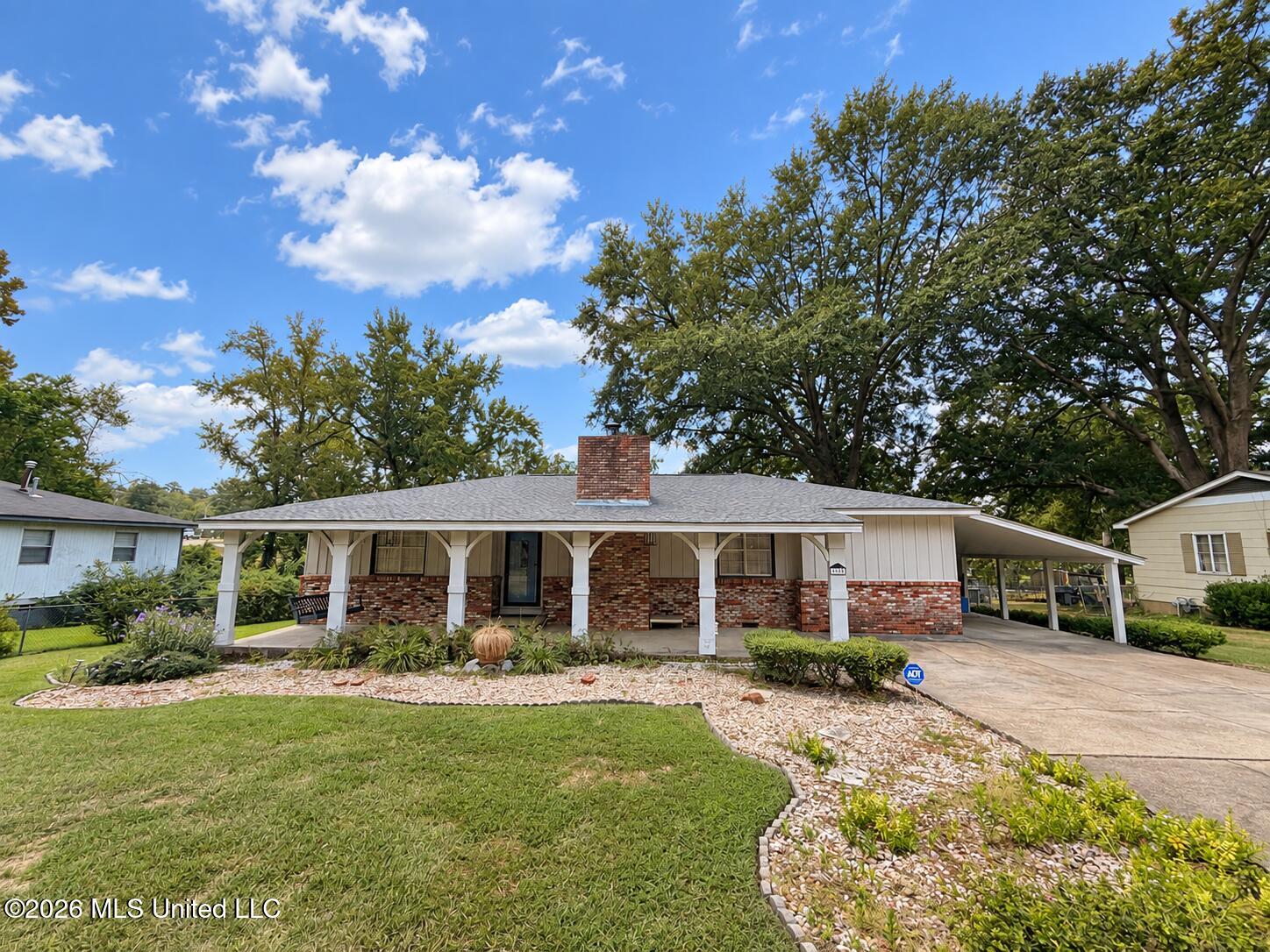 2045 Carolyn Lane Property Photo 1