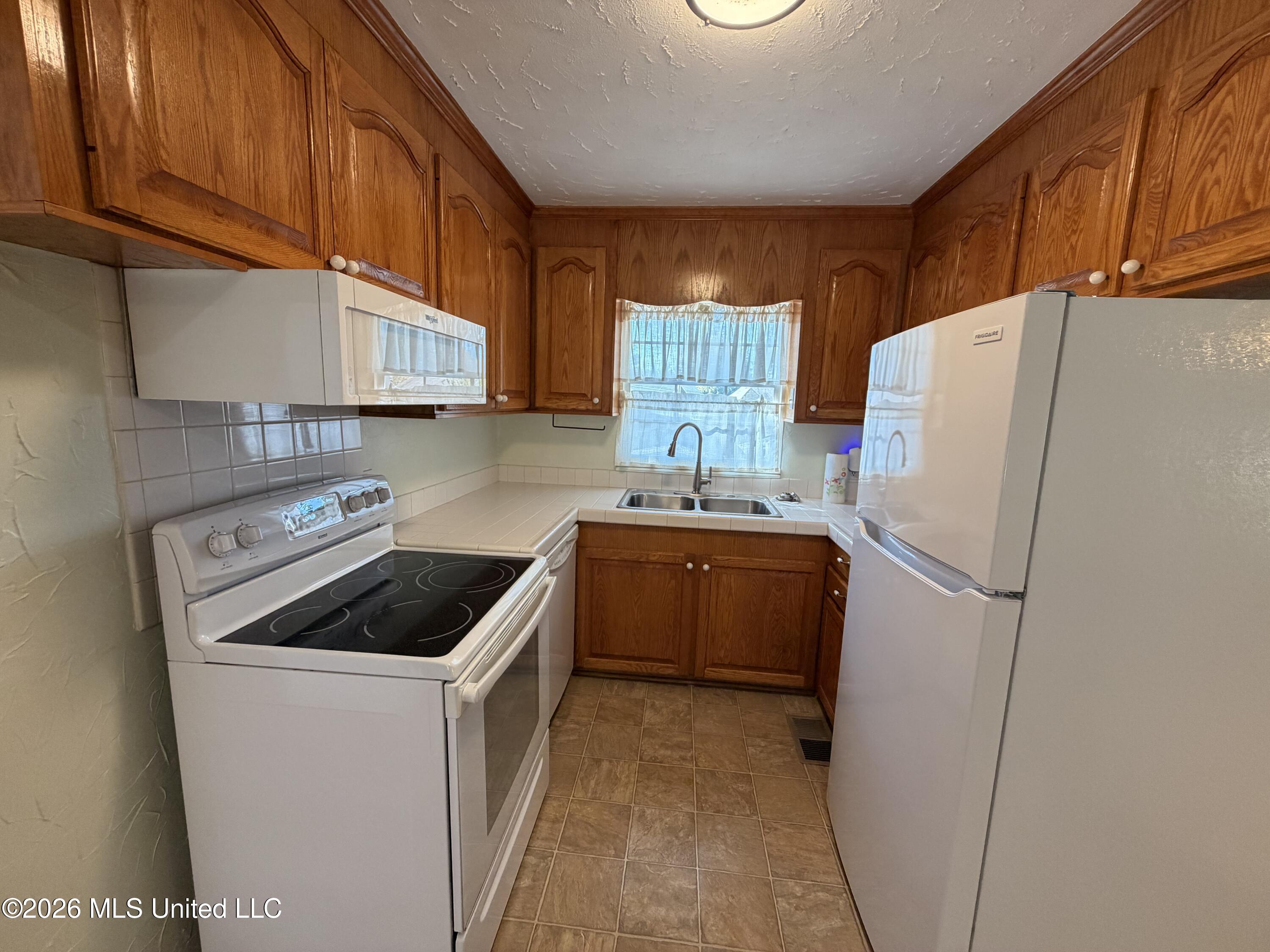 2045 Carolyn Lane Property Photo 12