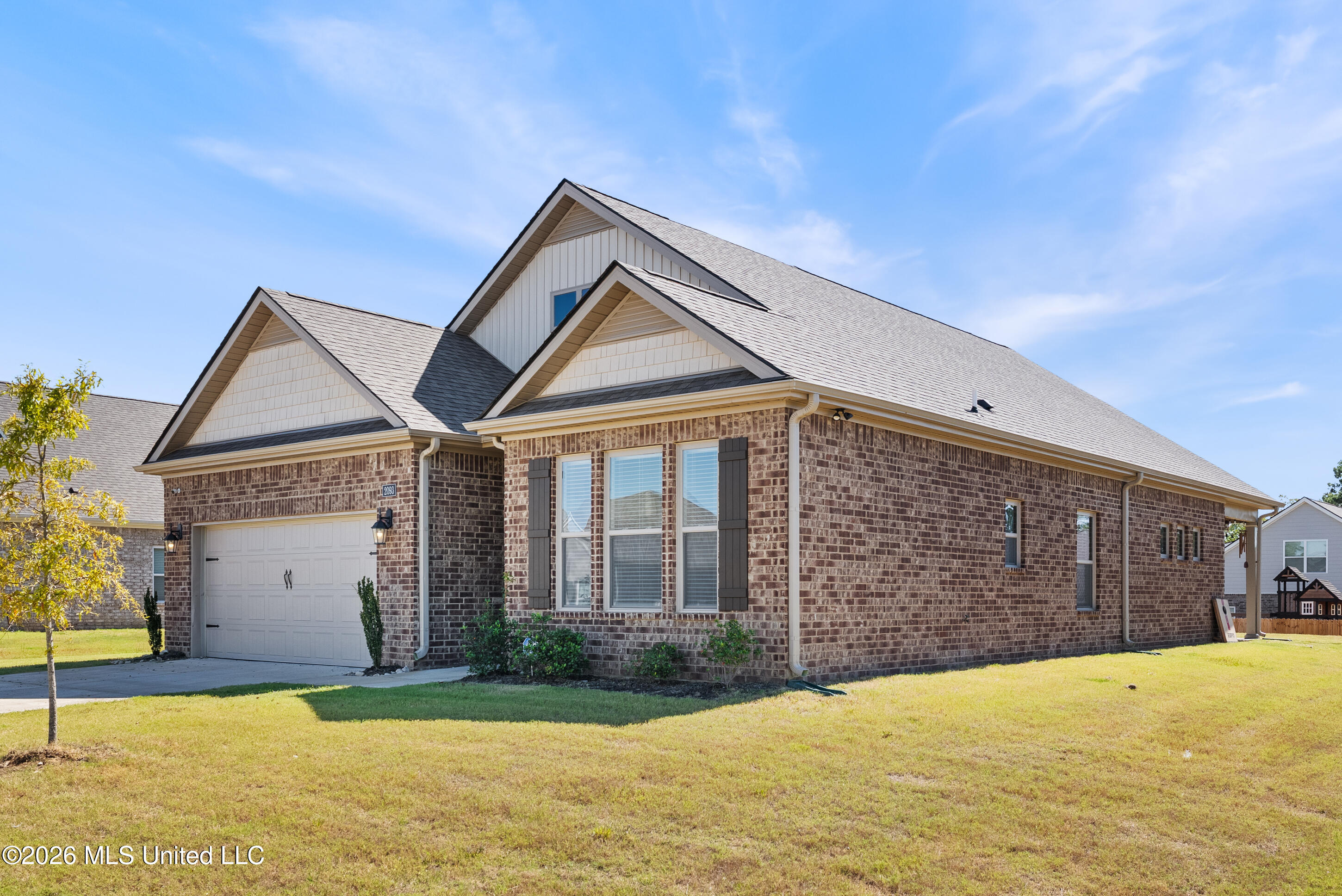 2093 Tulip Drive Property Photo 3