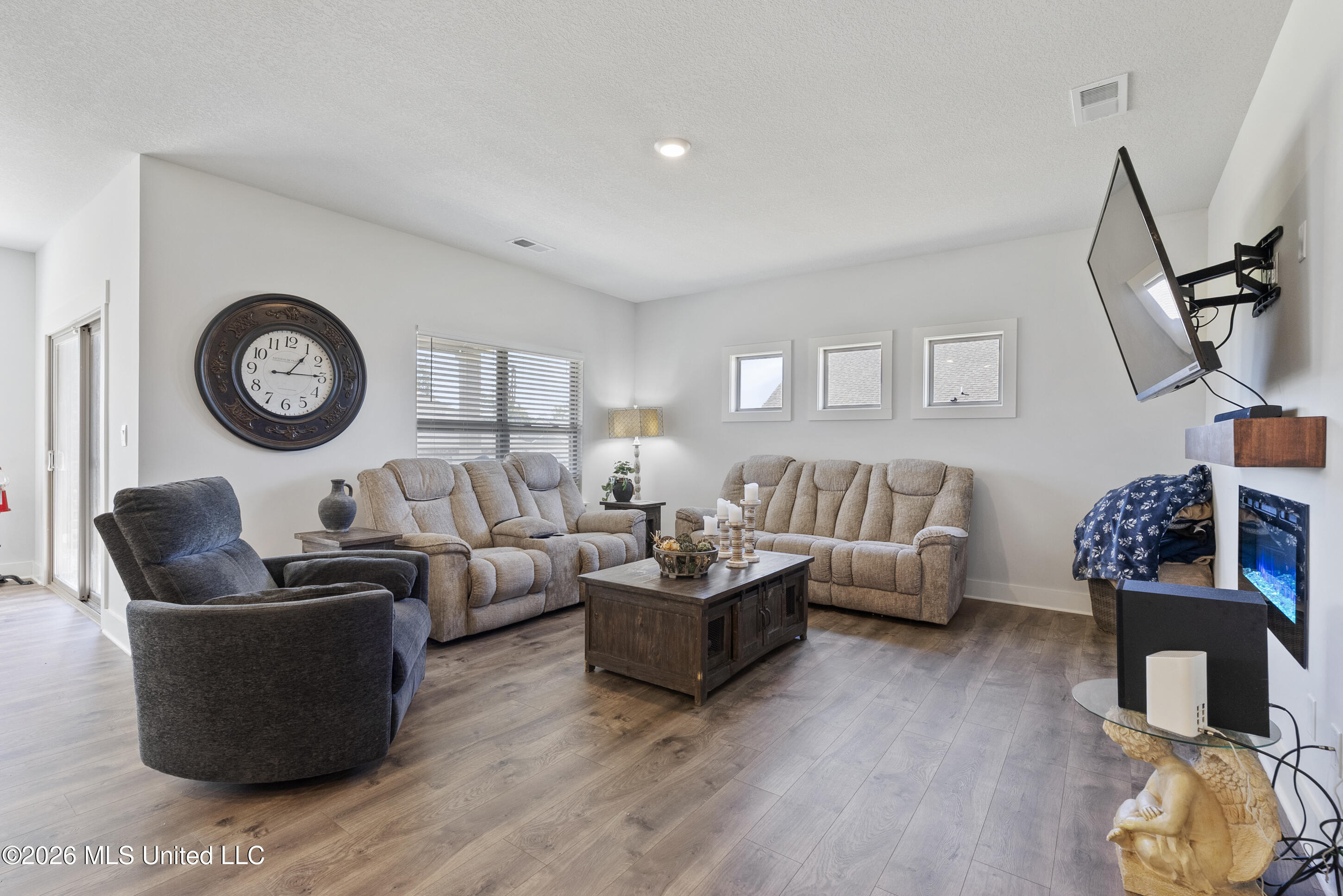 2093 Tulip Drive Property Photo 12