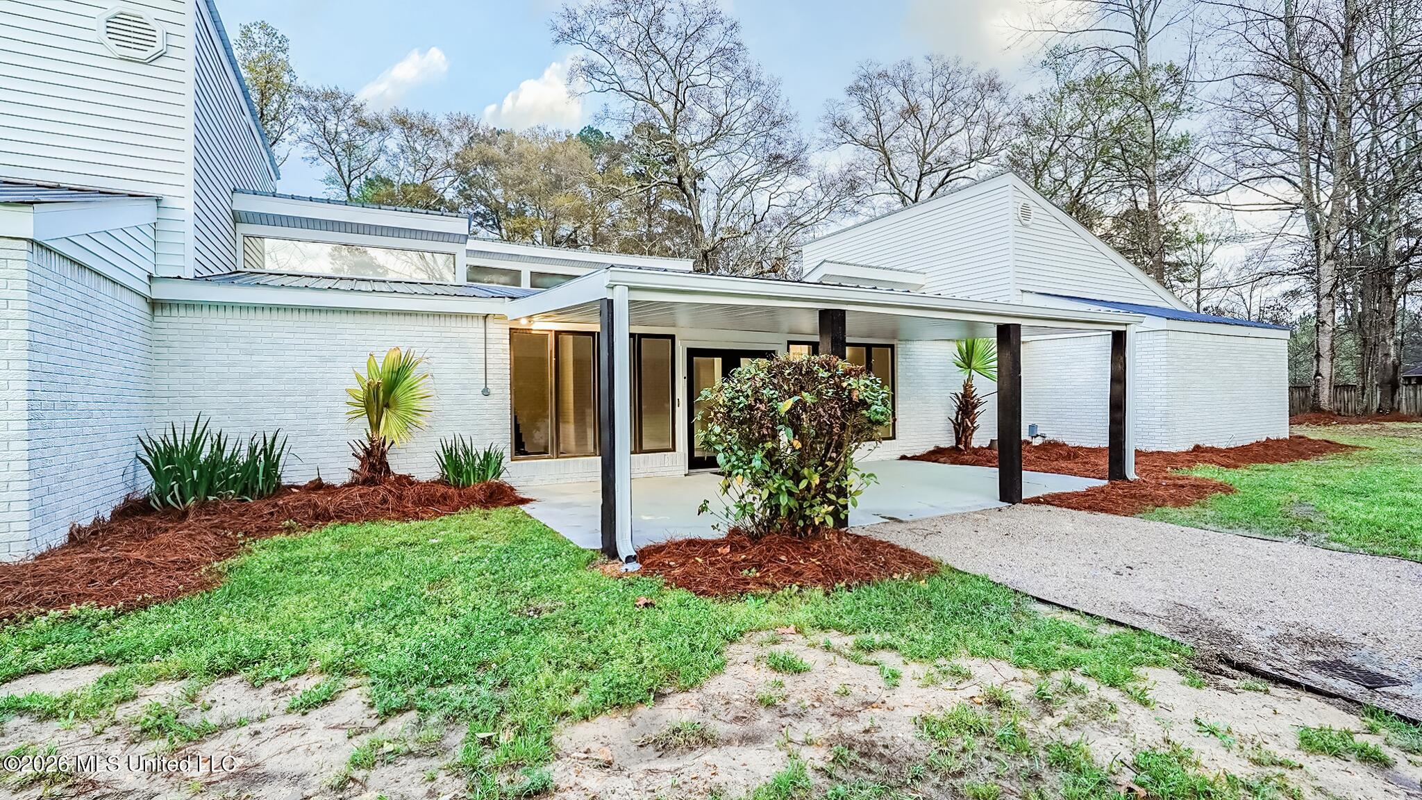 156 Graves Road Property Photo 3