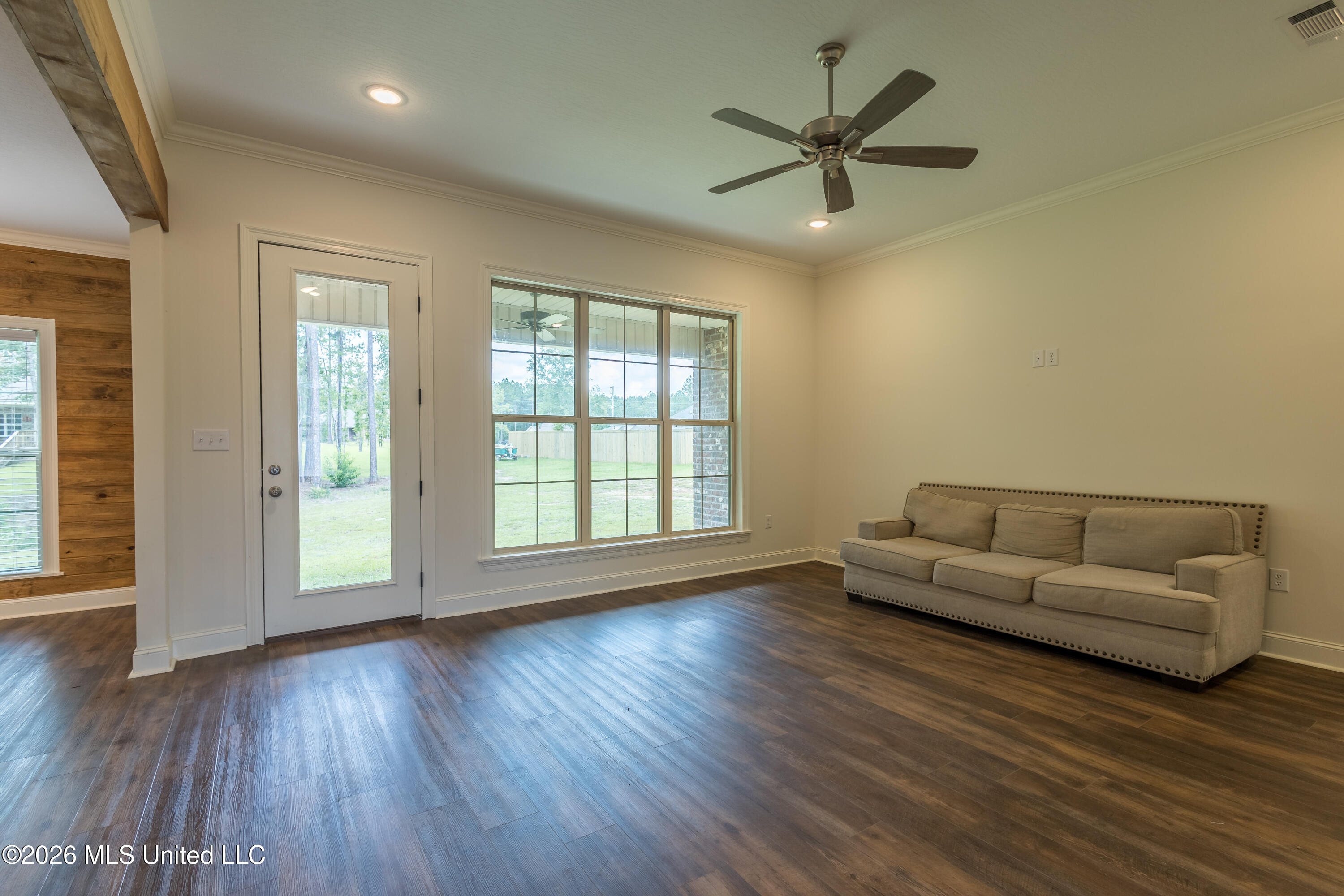 8 Silverstone Property Photo 3