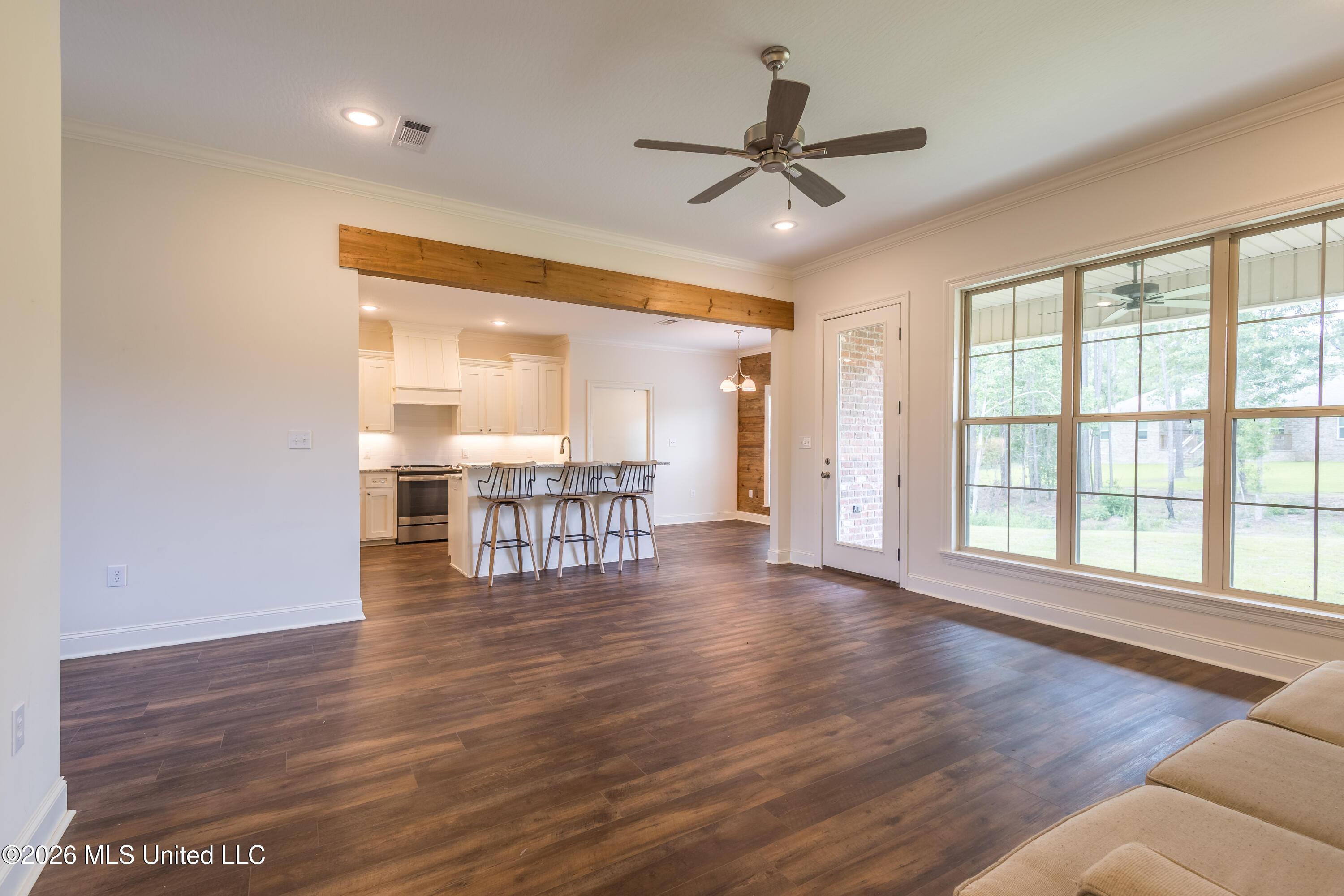 8 Silverstone Property Photo 4