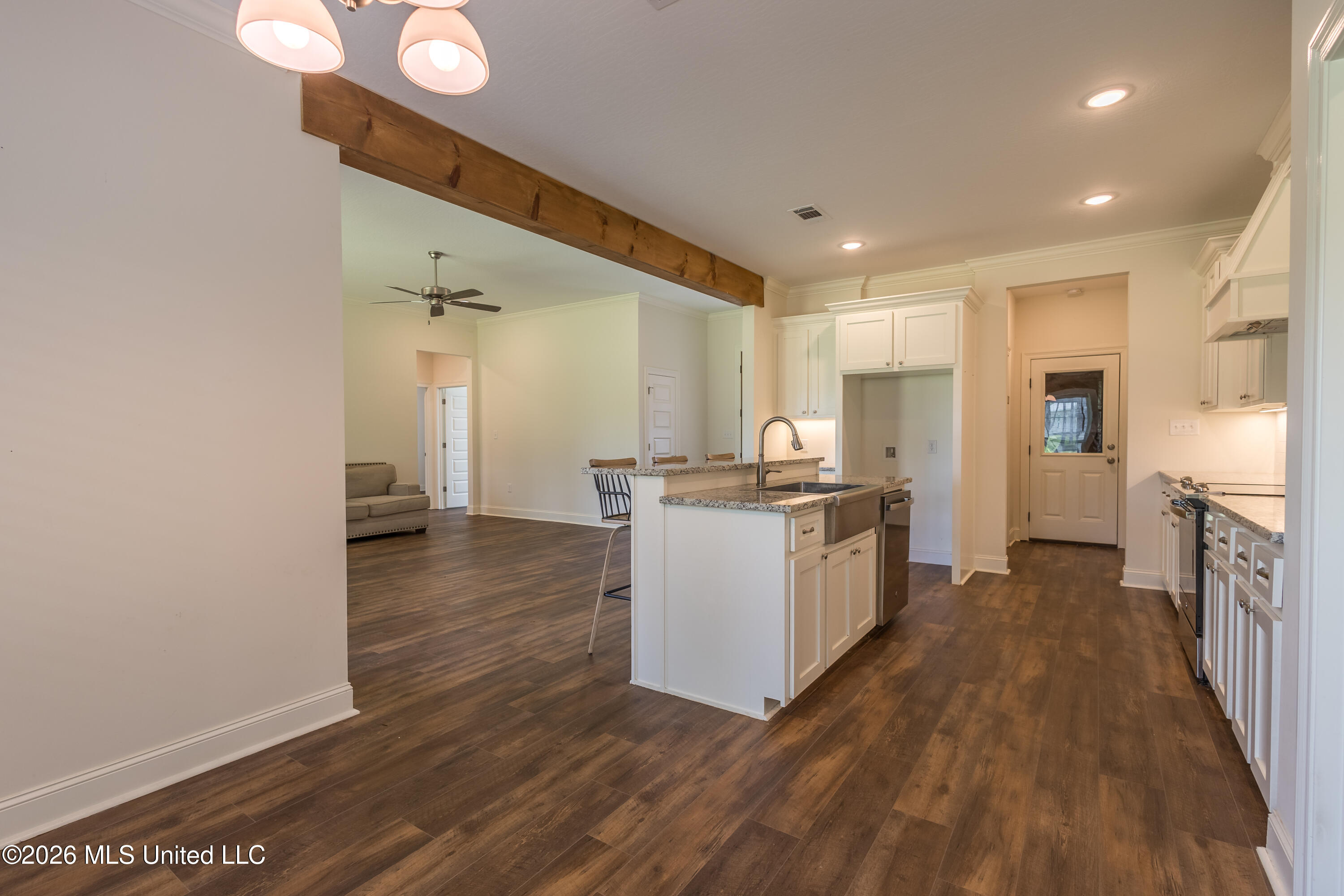 8 Silverstone Property Photo 7