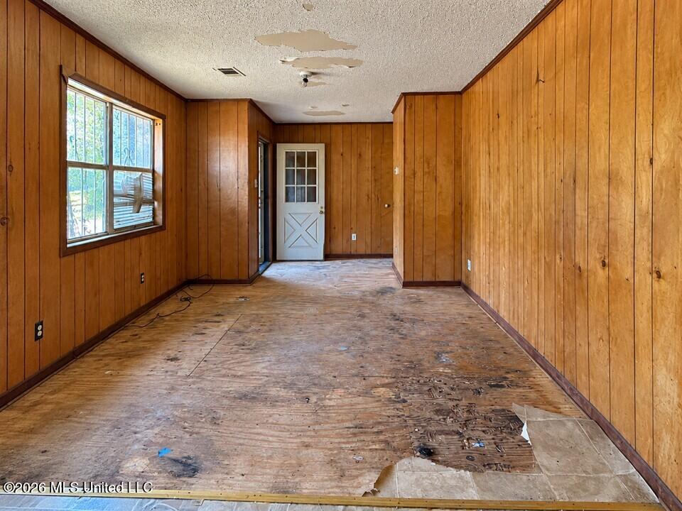 1114 Johnson Avenue Property Photo 4