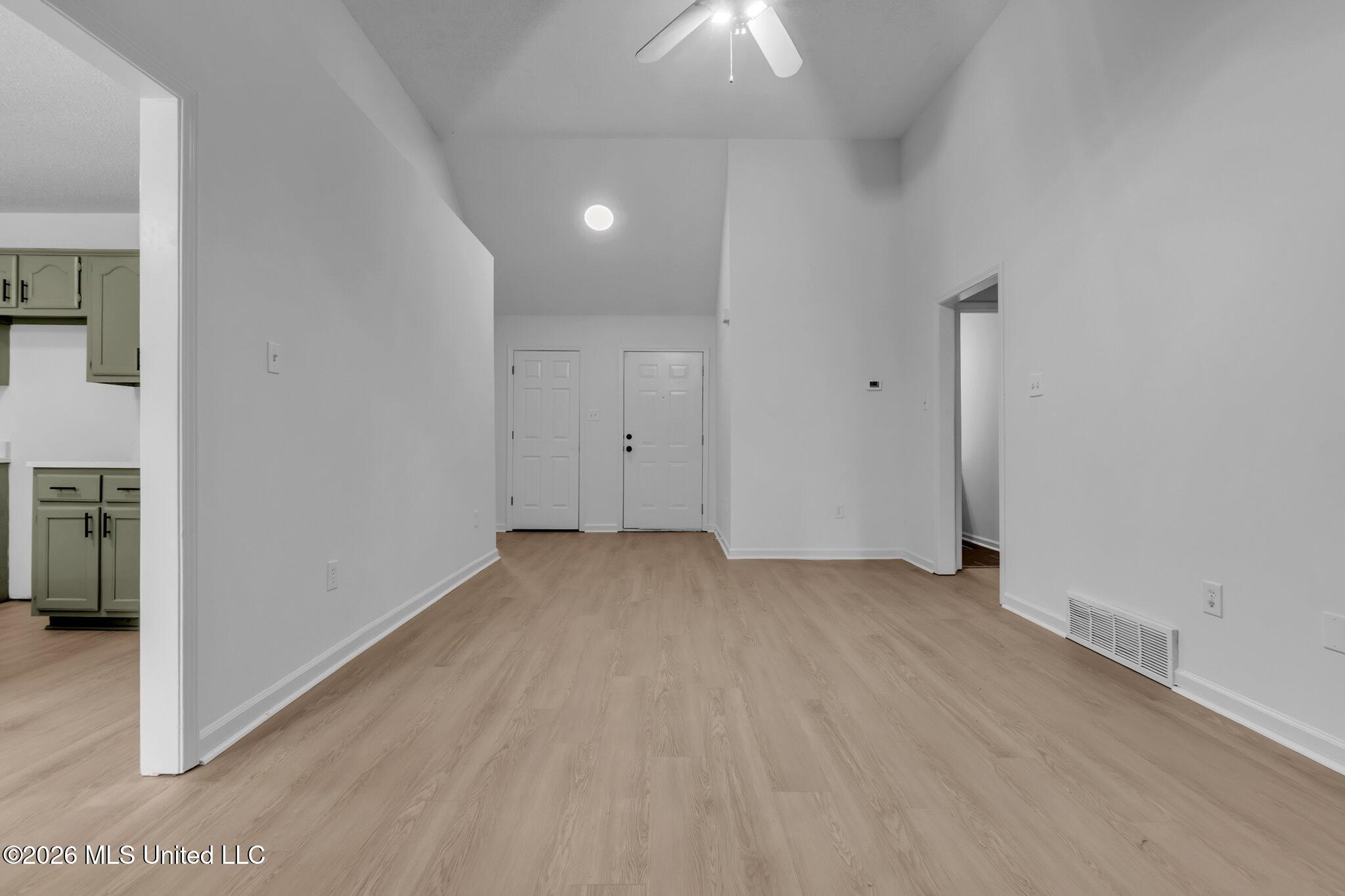 6972 Fox Briar Cove Property Photo 5