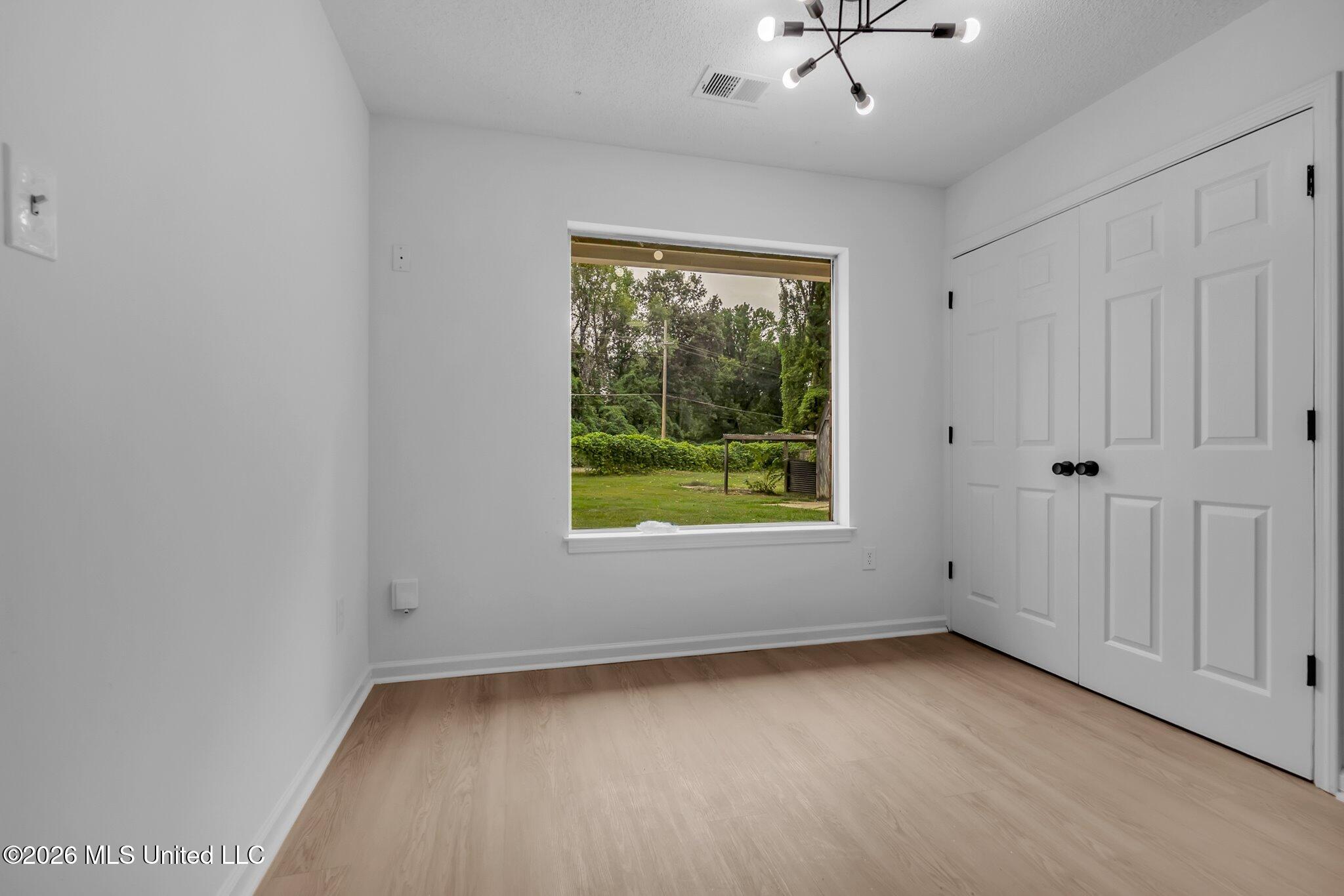 6972 Fox Briar Cove Property Photo 8