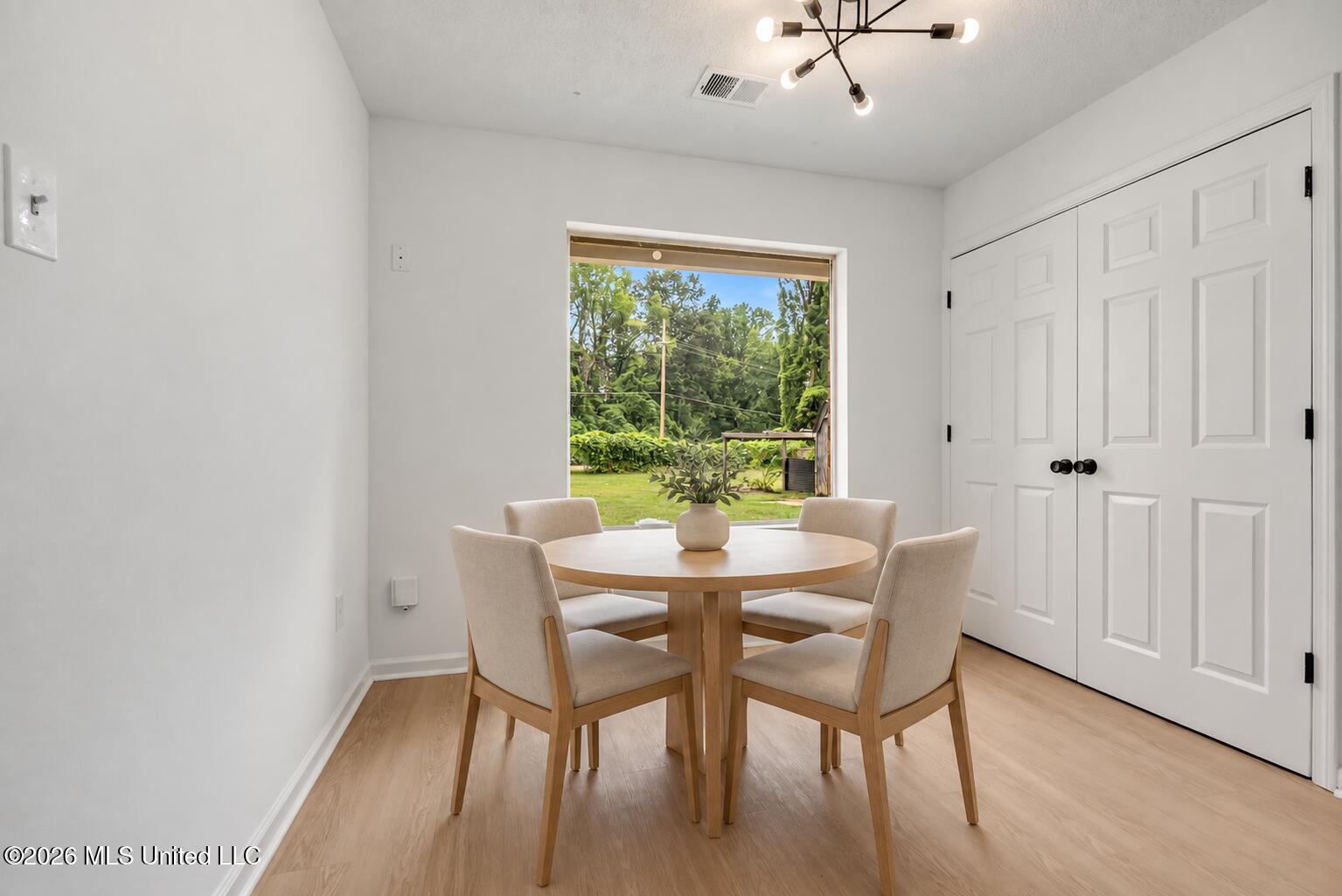 6972 Fox Briar Cove Property Photo 9