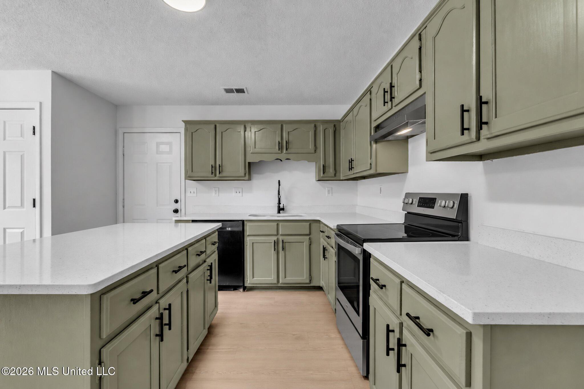6972 Fox Briar Cove Property Photo 10