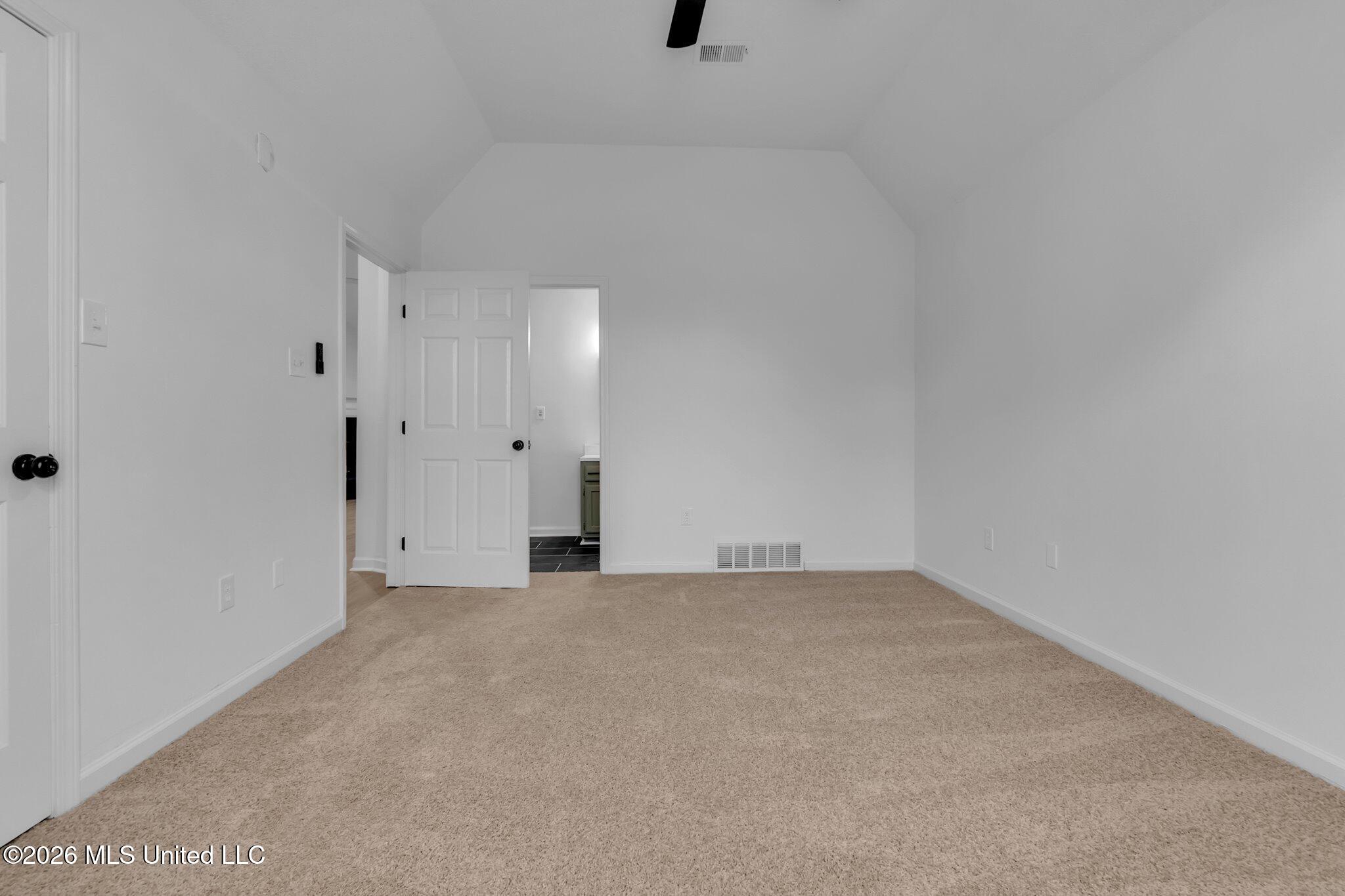 6972 Fox Briar Cove Property Photo 13
