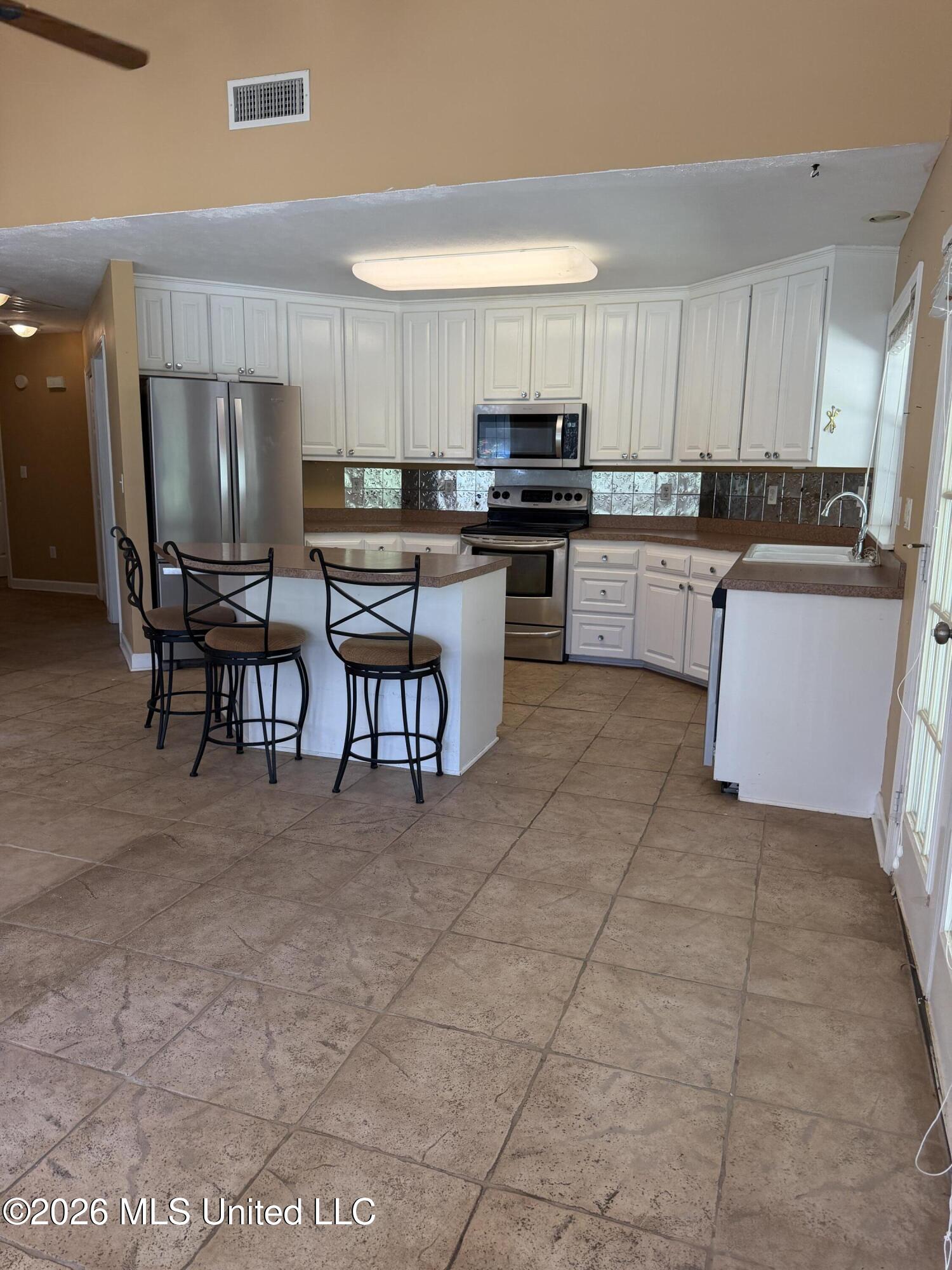 1040 Machinery Lane Property Photo 8