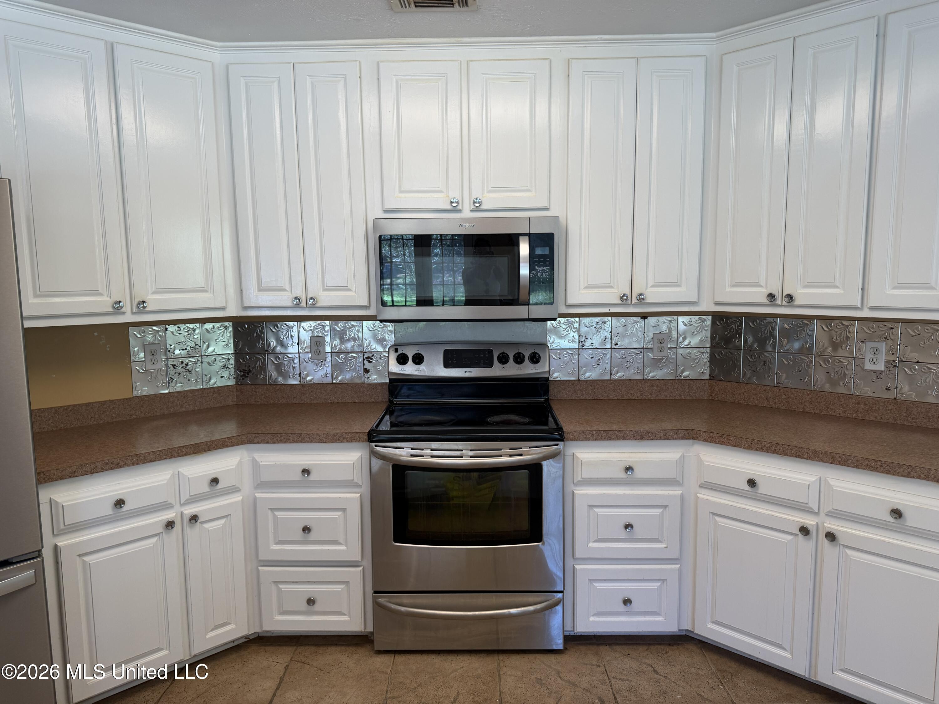 1040 Machinery Lane Property Photo 11