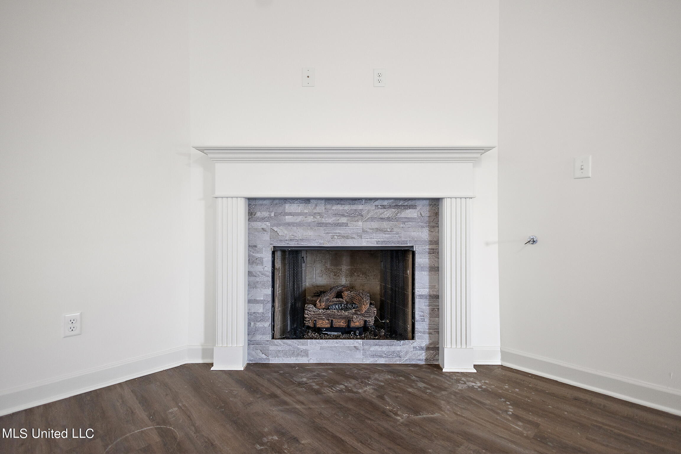 13728 Jack Thomas Boulevard Property Photo 9