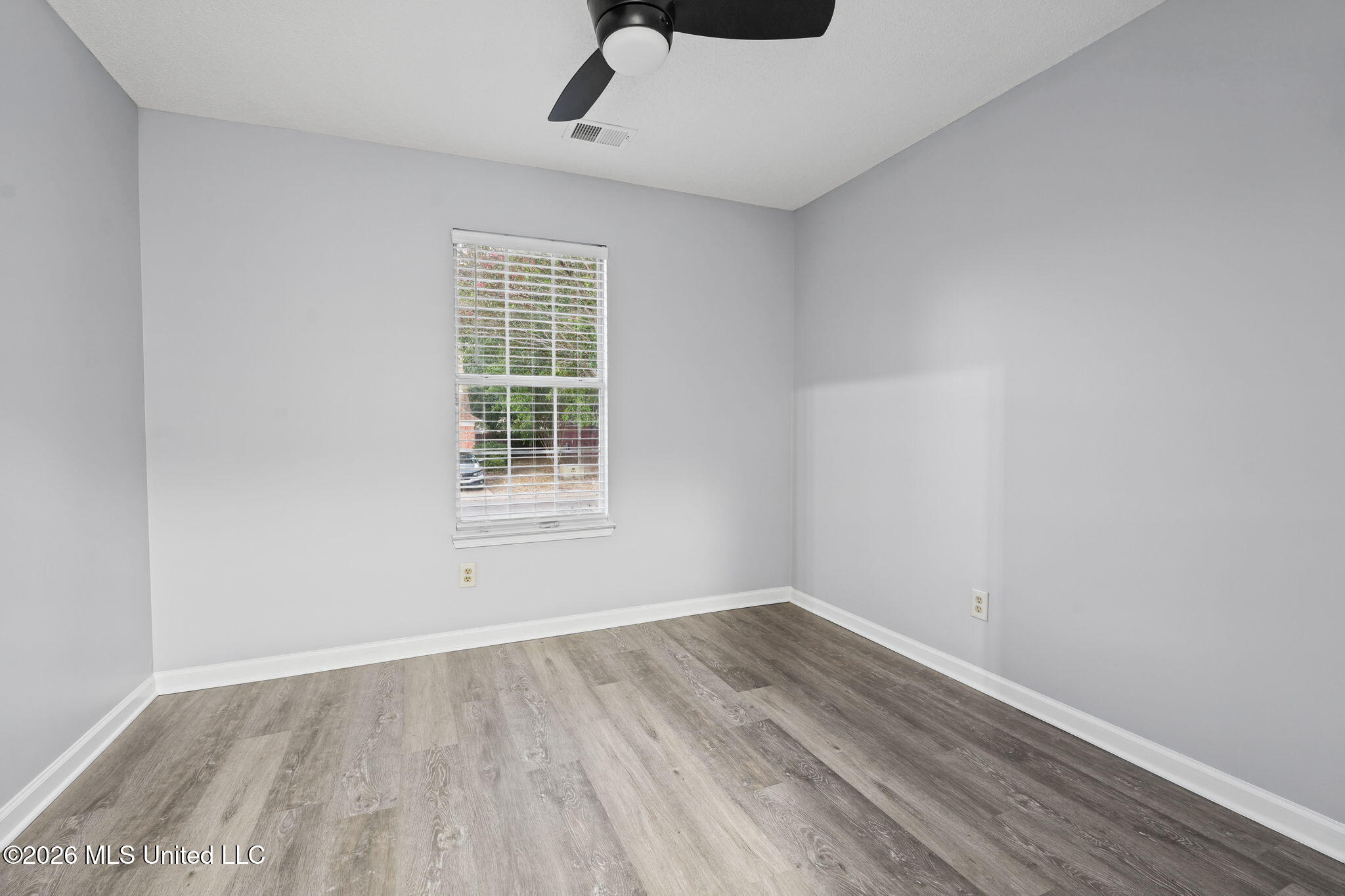 5505 Kayla Drive Property Photo 6