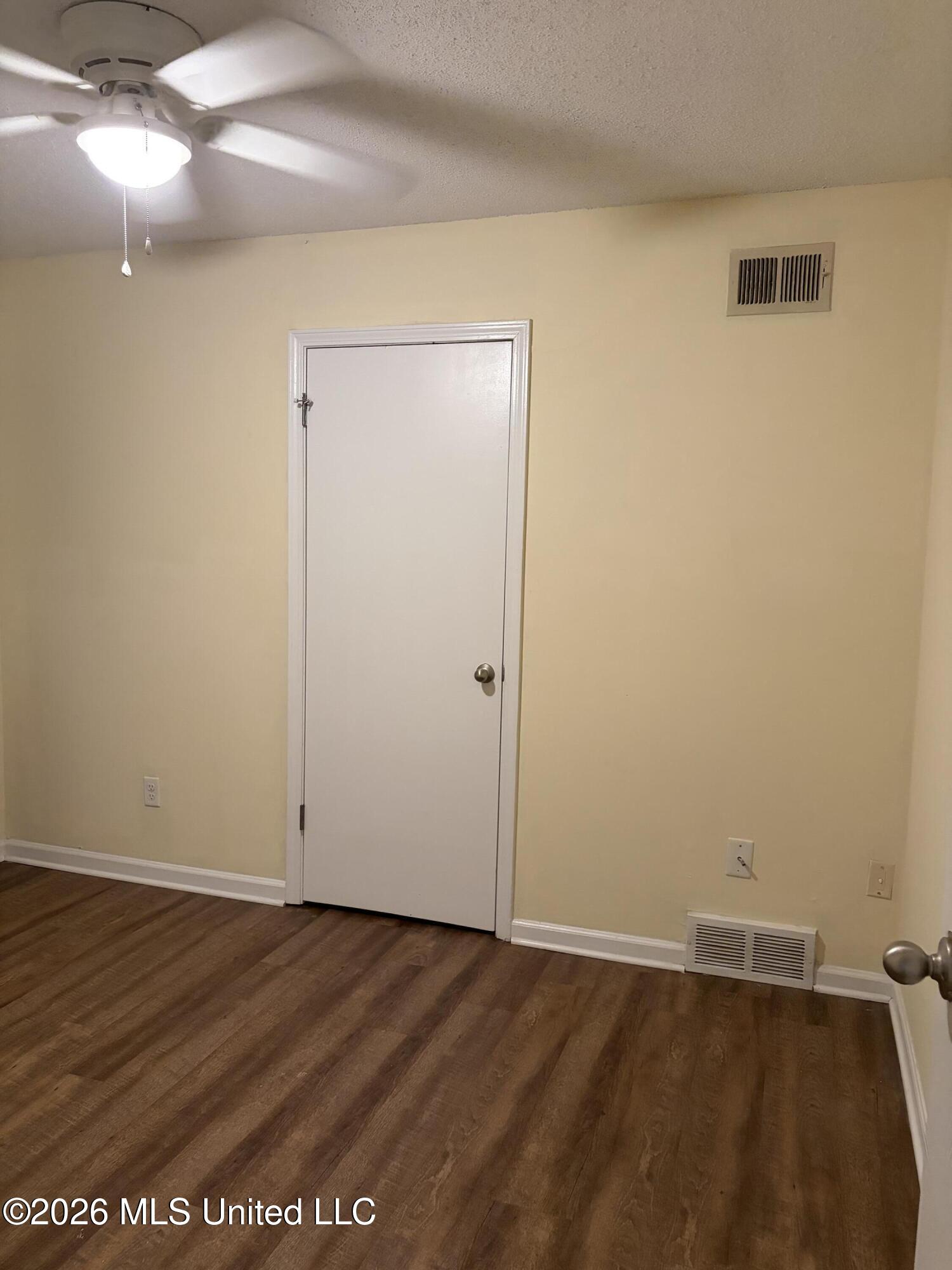 8637 Greenview Place Property Photo 10