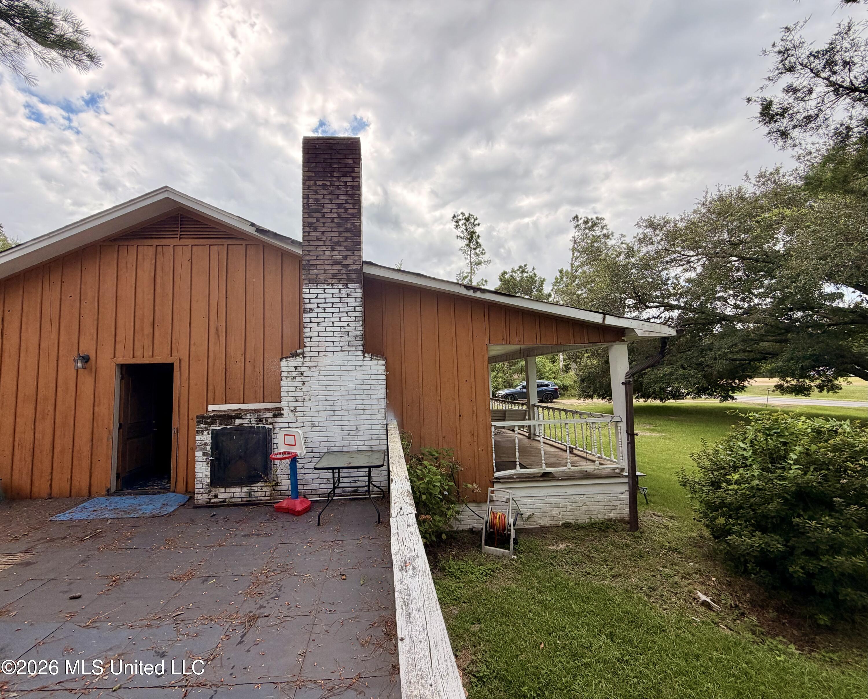 1228 N A Sandifer Highway Property Photo 2