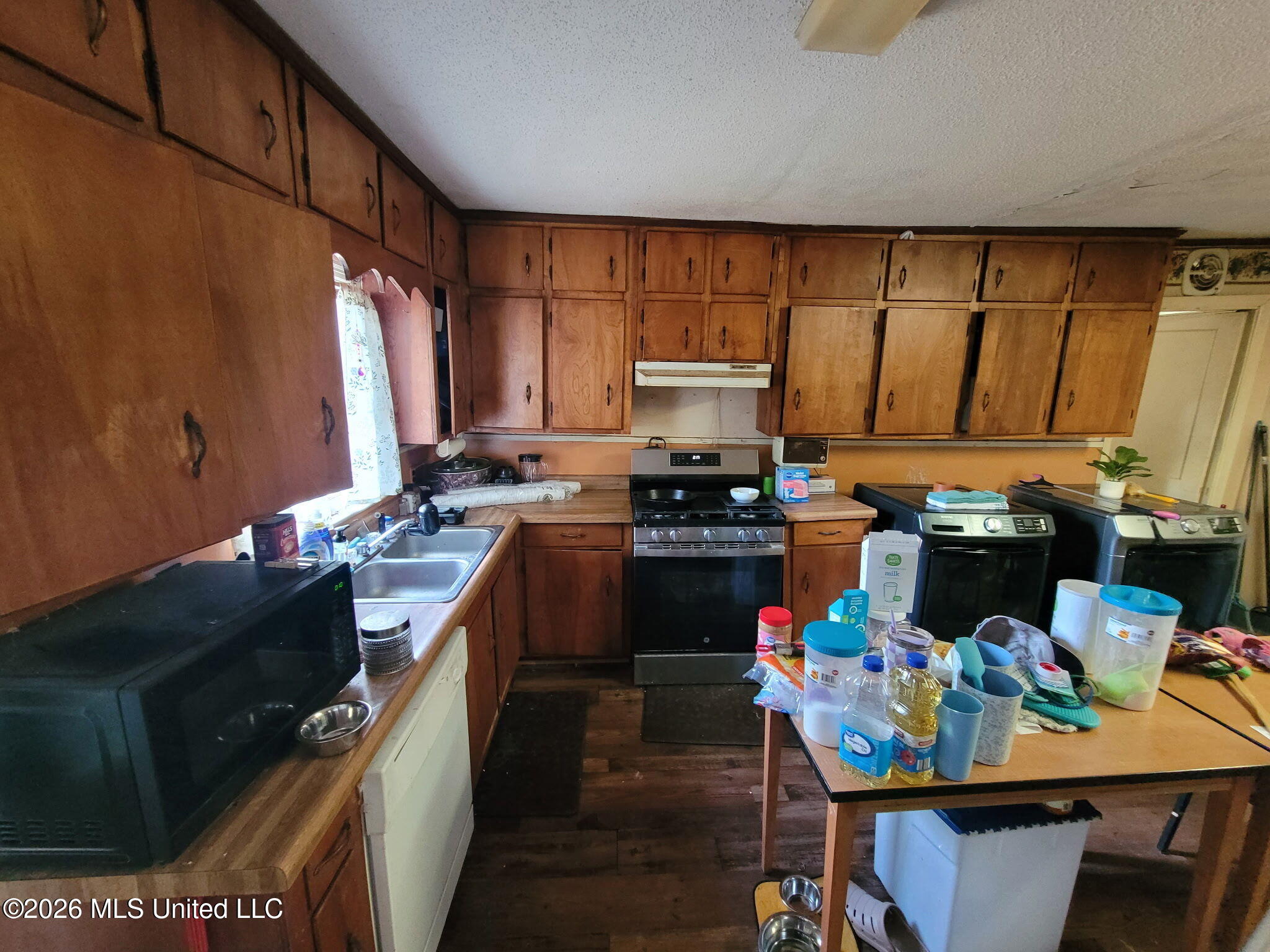 905 Spruce Street Property Photo 4