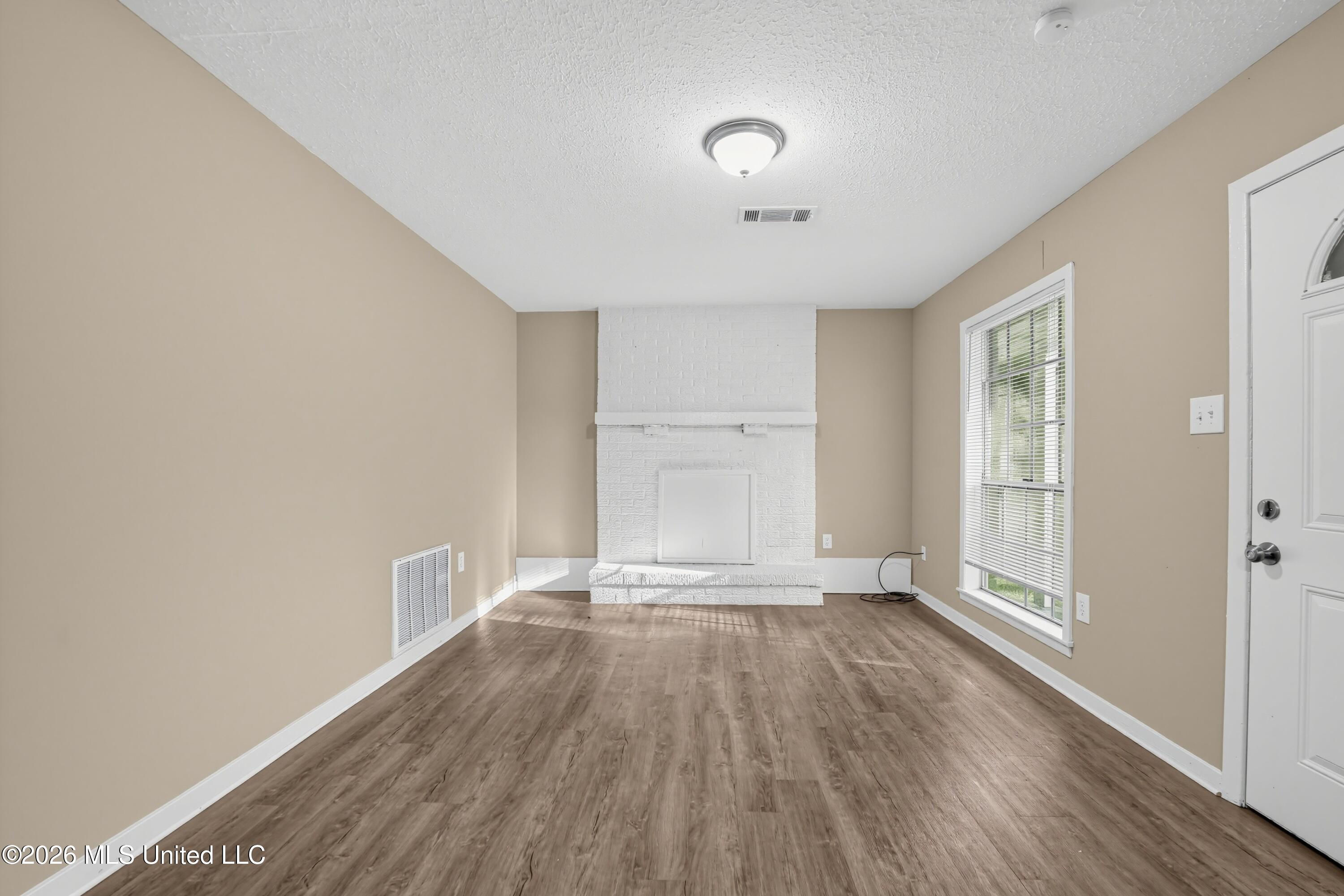 109 Skylane Drive Property Photo 6