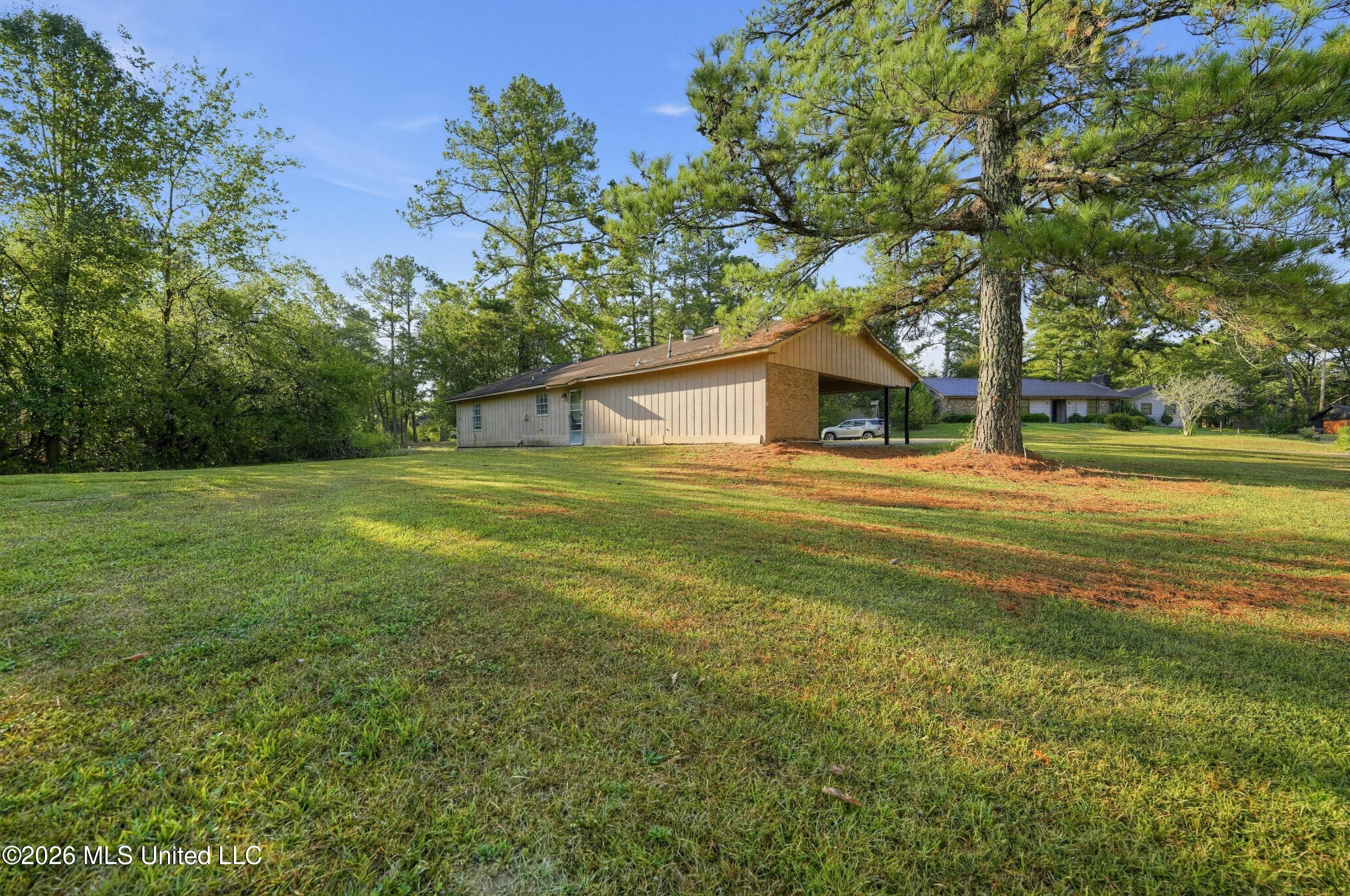 496 Chelsea Drive Property Photo 2