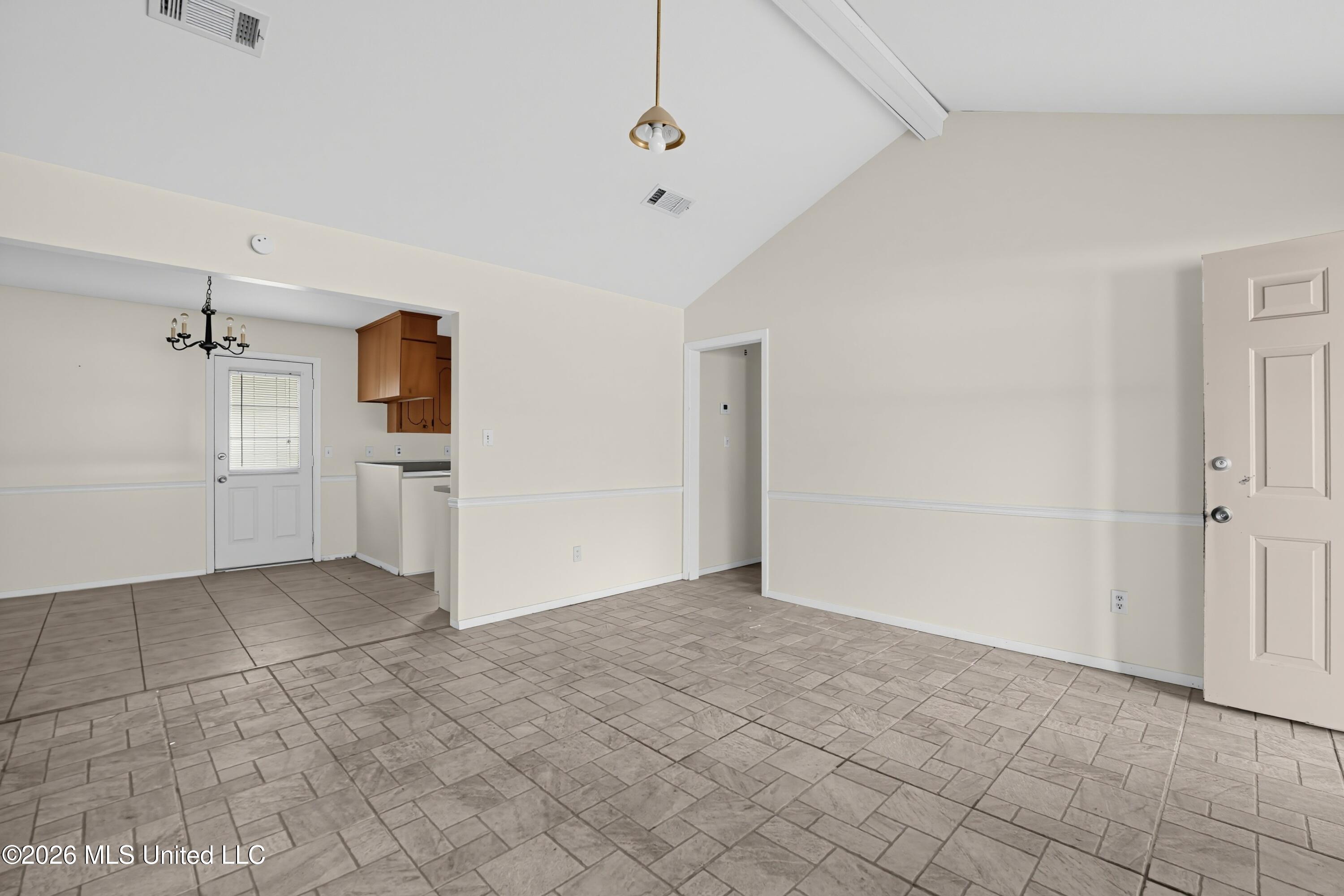 496 Chelsea Drive Property Photo 3