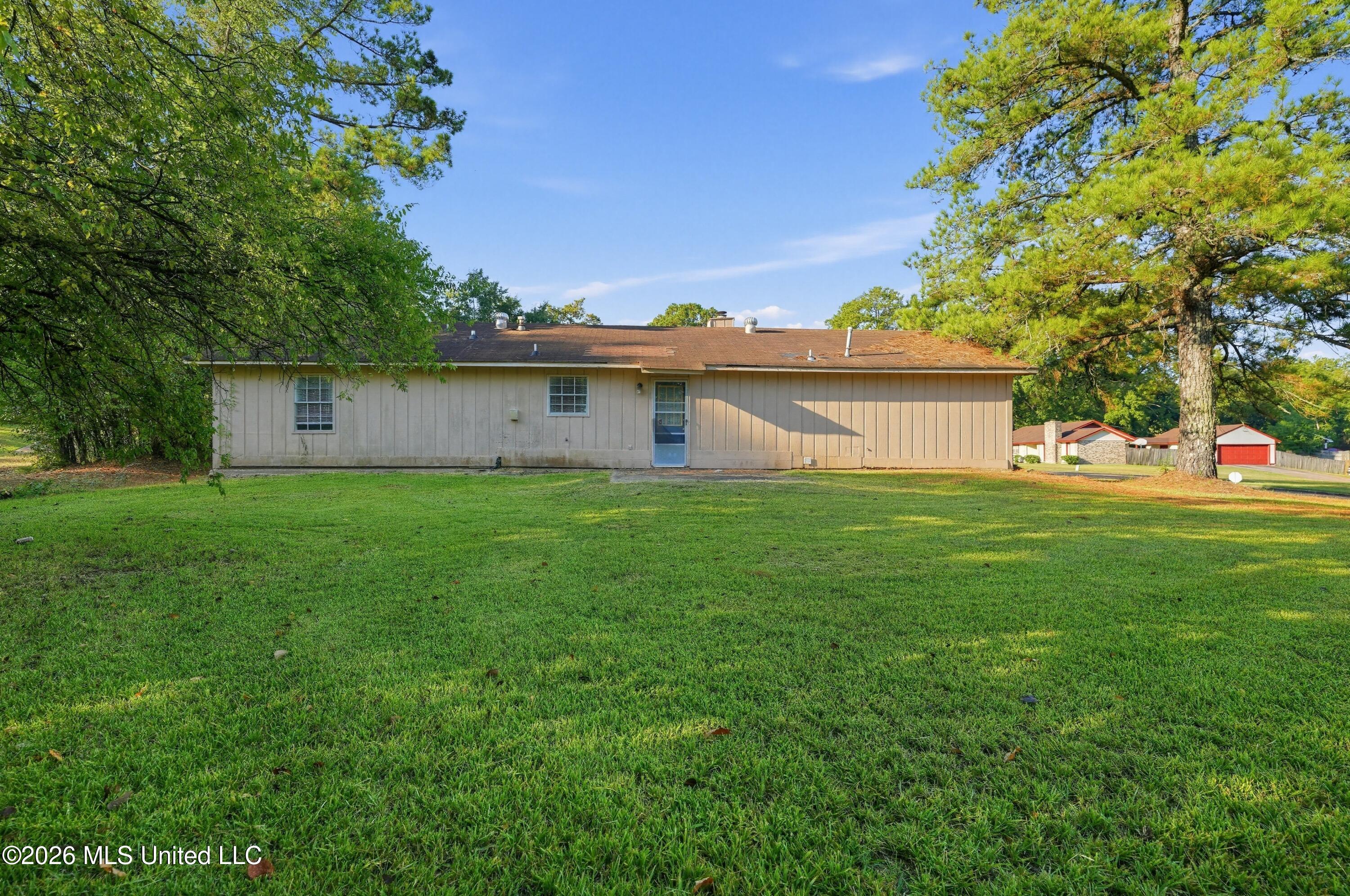 496 Chelsea Drive Property Photo 4