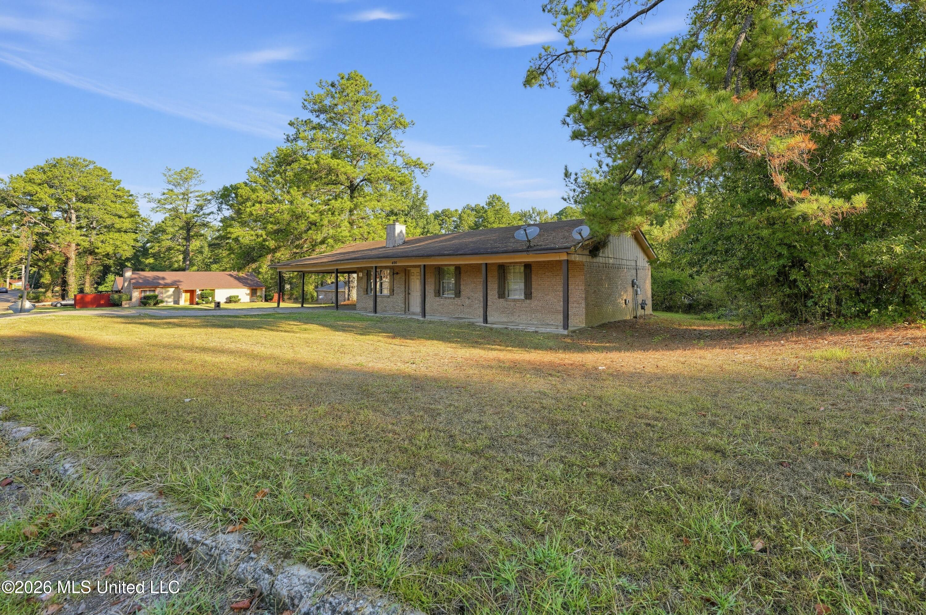 496 Chelsea Drive Property Photo 8