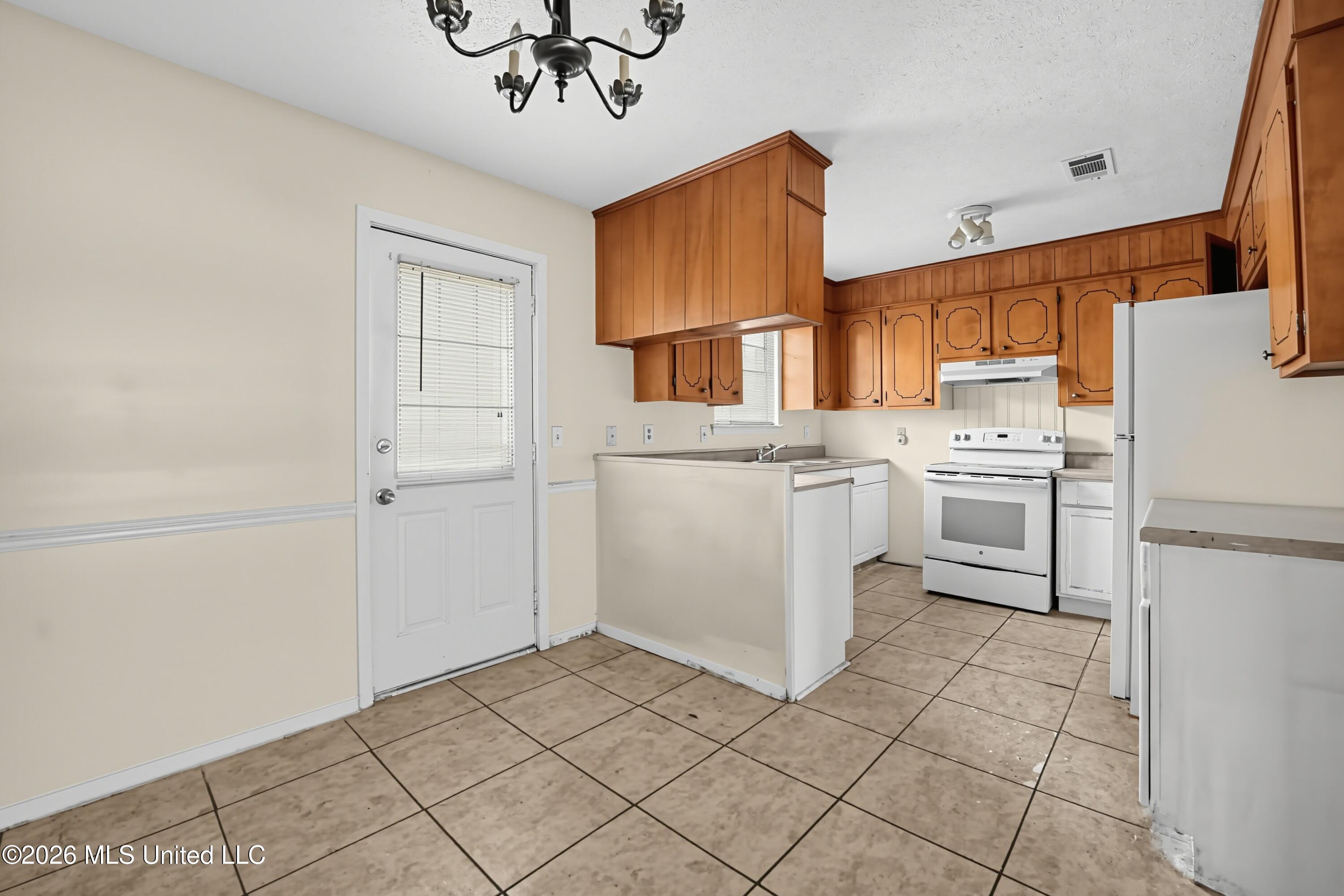 496 Chelsea Drive Property Photo 15