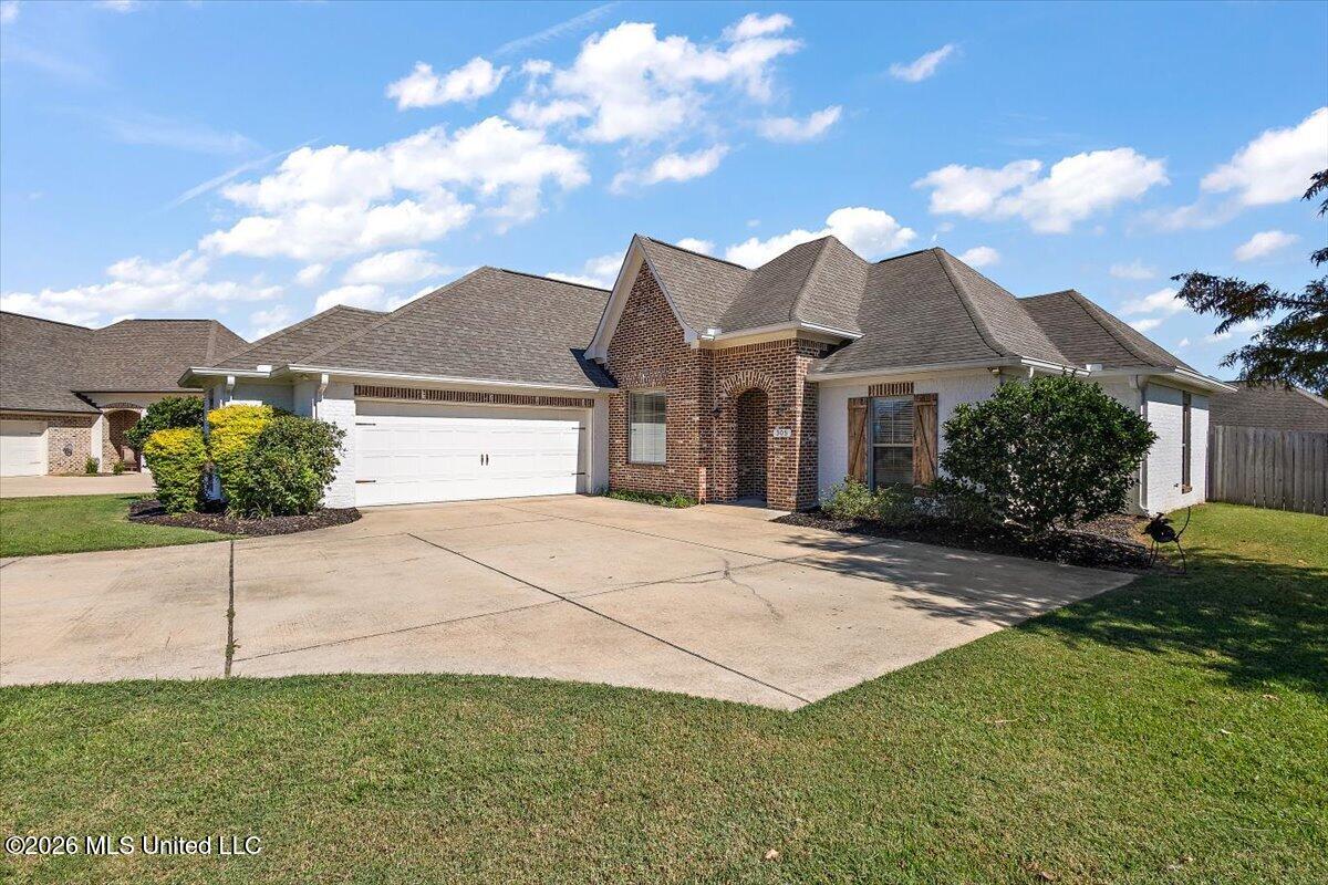 305 Logan Court Property Photo 1