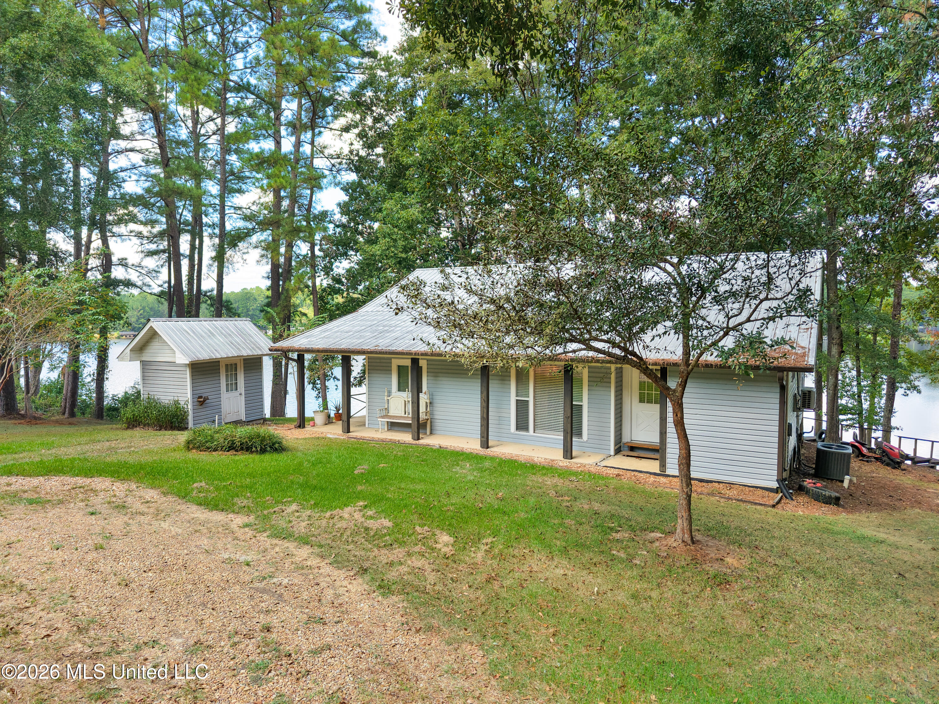 2172 Sw Hurricane Lake Drive Property Photo 1