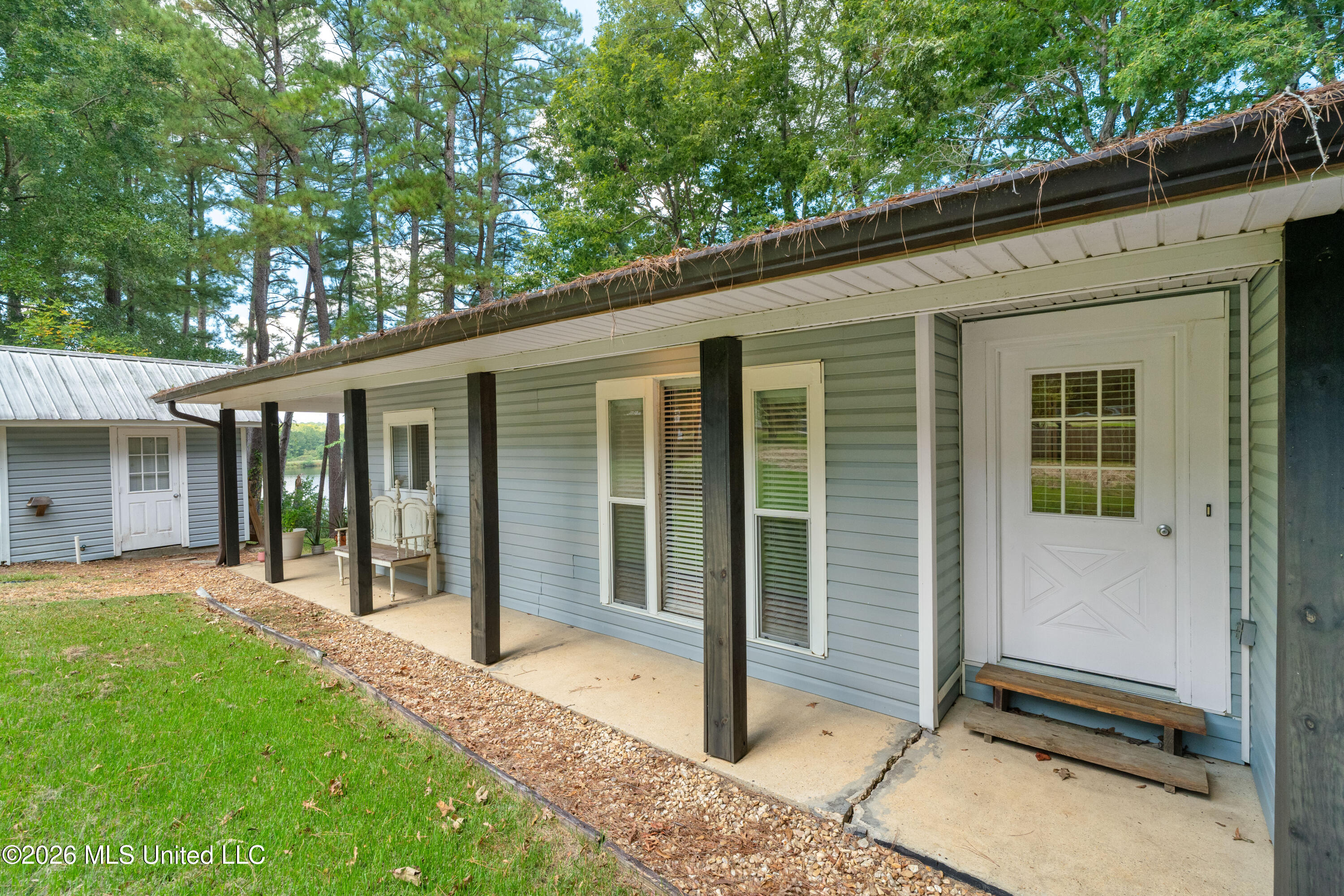 2172 Sw Hurricane Lake Drive Property Photo 4