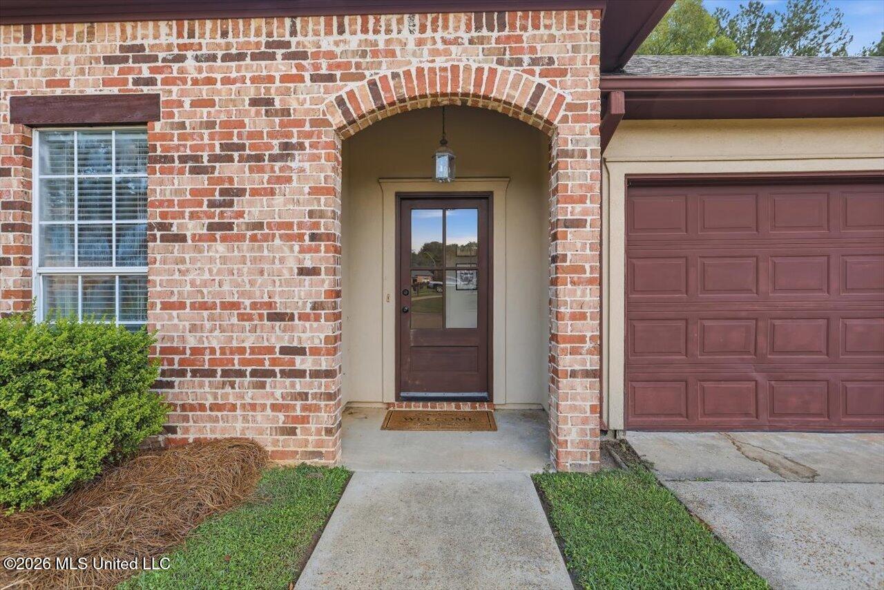420 Stoneybrook Drive Property Photo 3