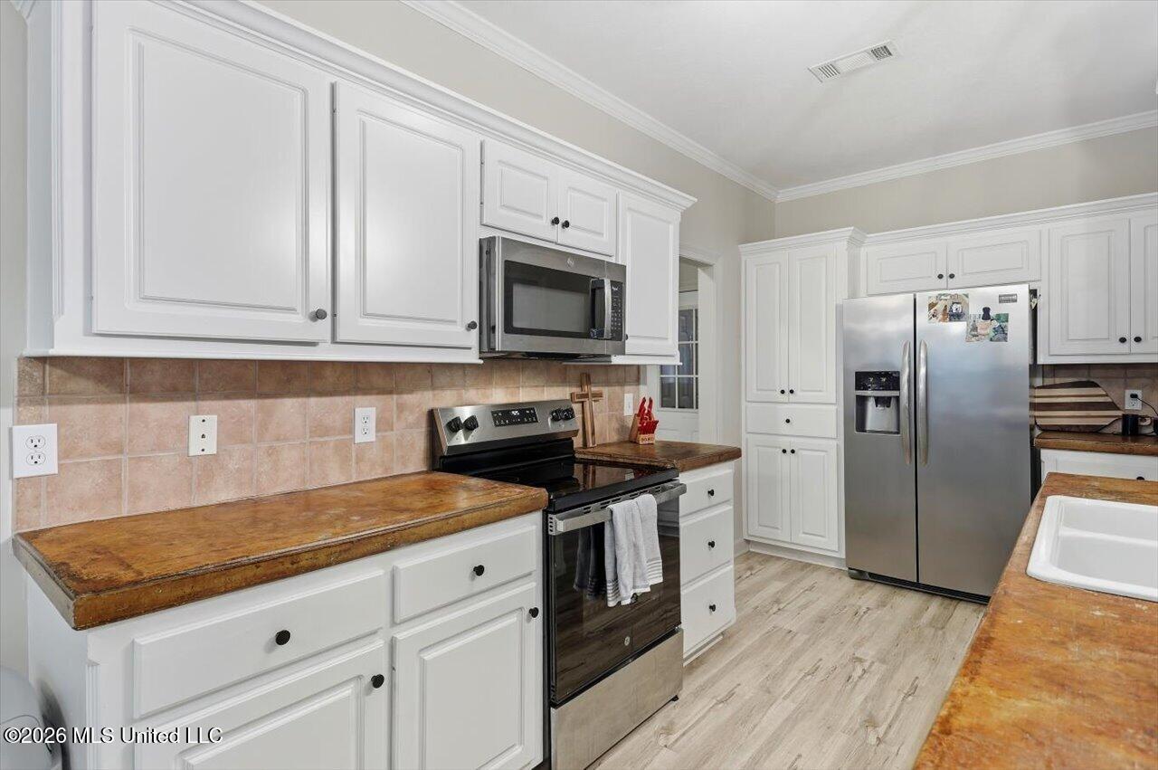 420 Stoneybrook Drive Property Photo 9