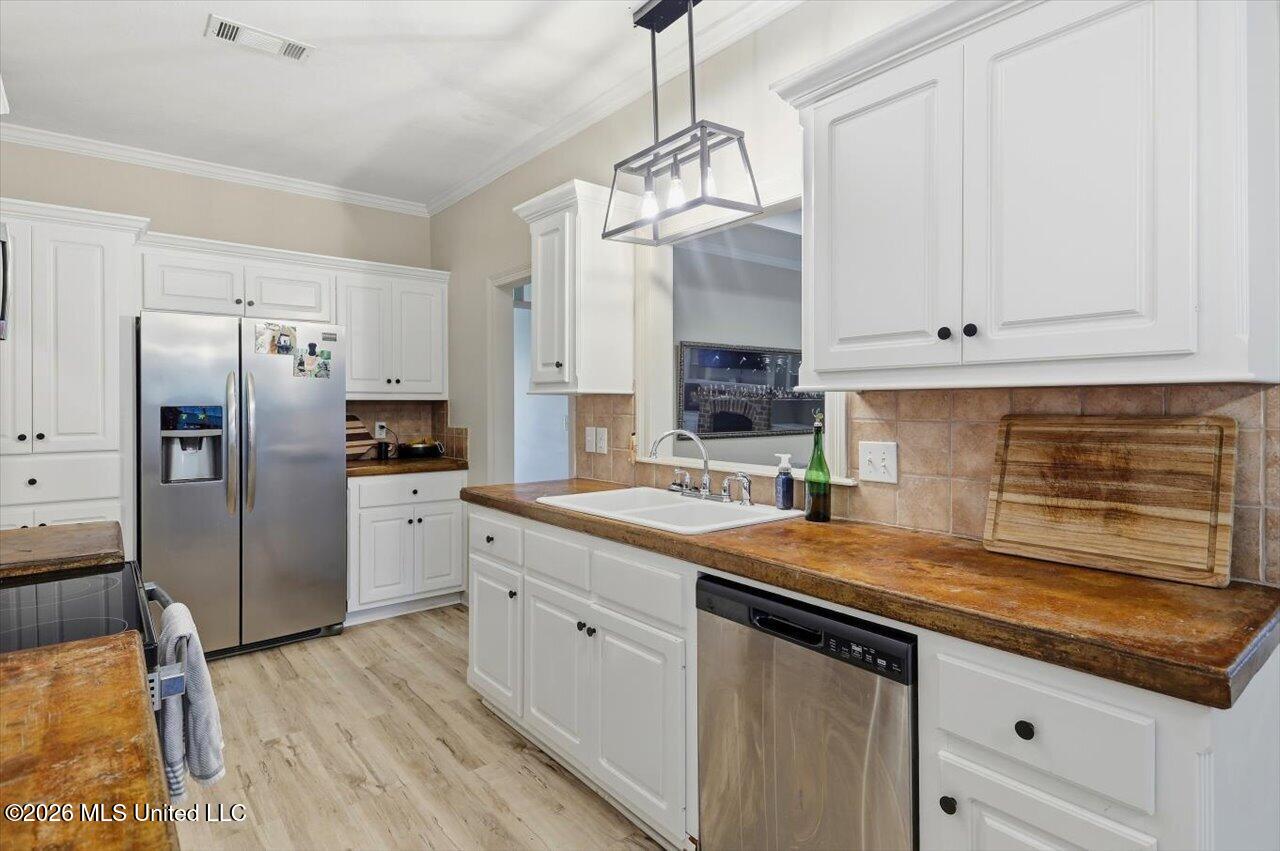 420 Stoneybrook Drive Property Photo 10