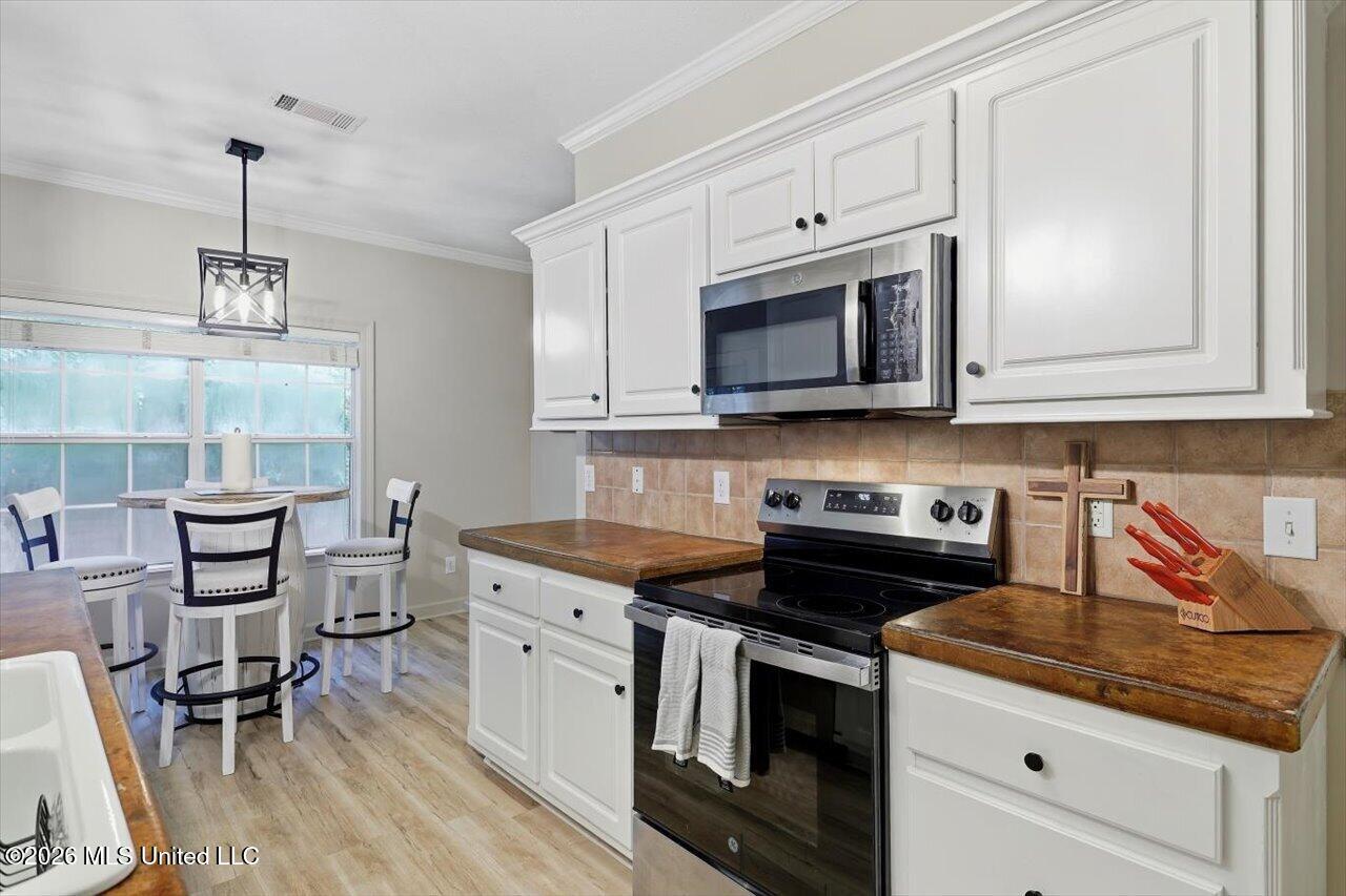 420 Stoneybrook Drive Property Photo 13