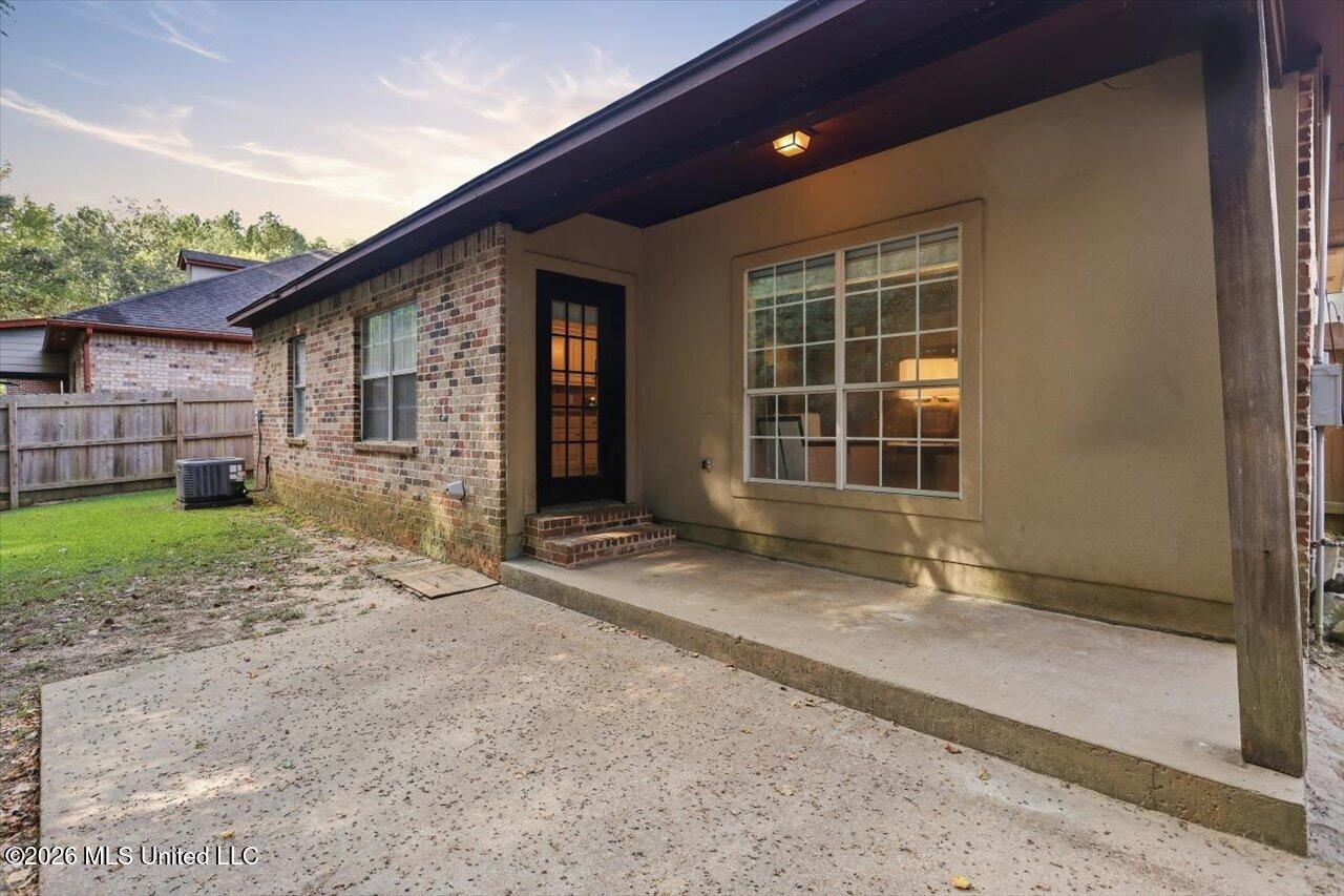420 Stoneybrook Drive Property Photo 23