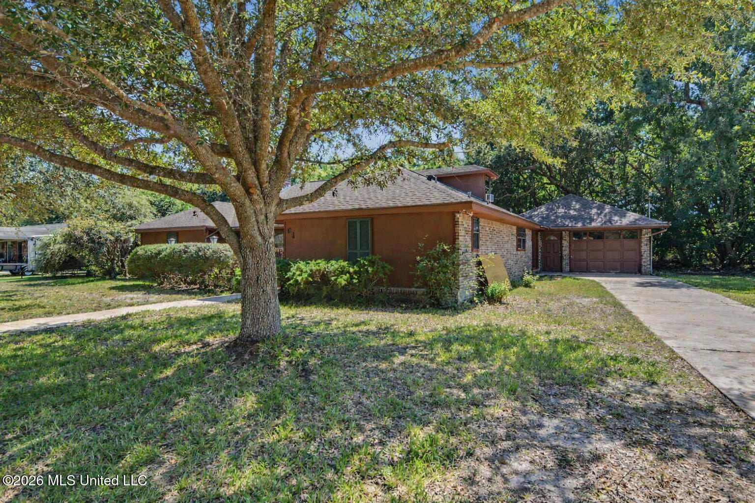 610 Sunset Drive Property Photo 2