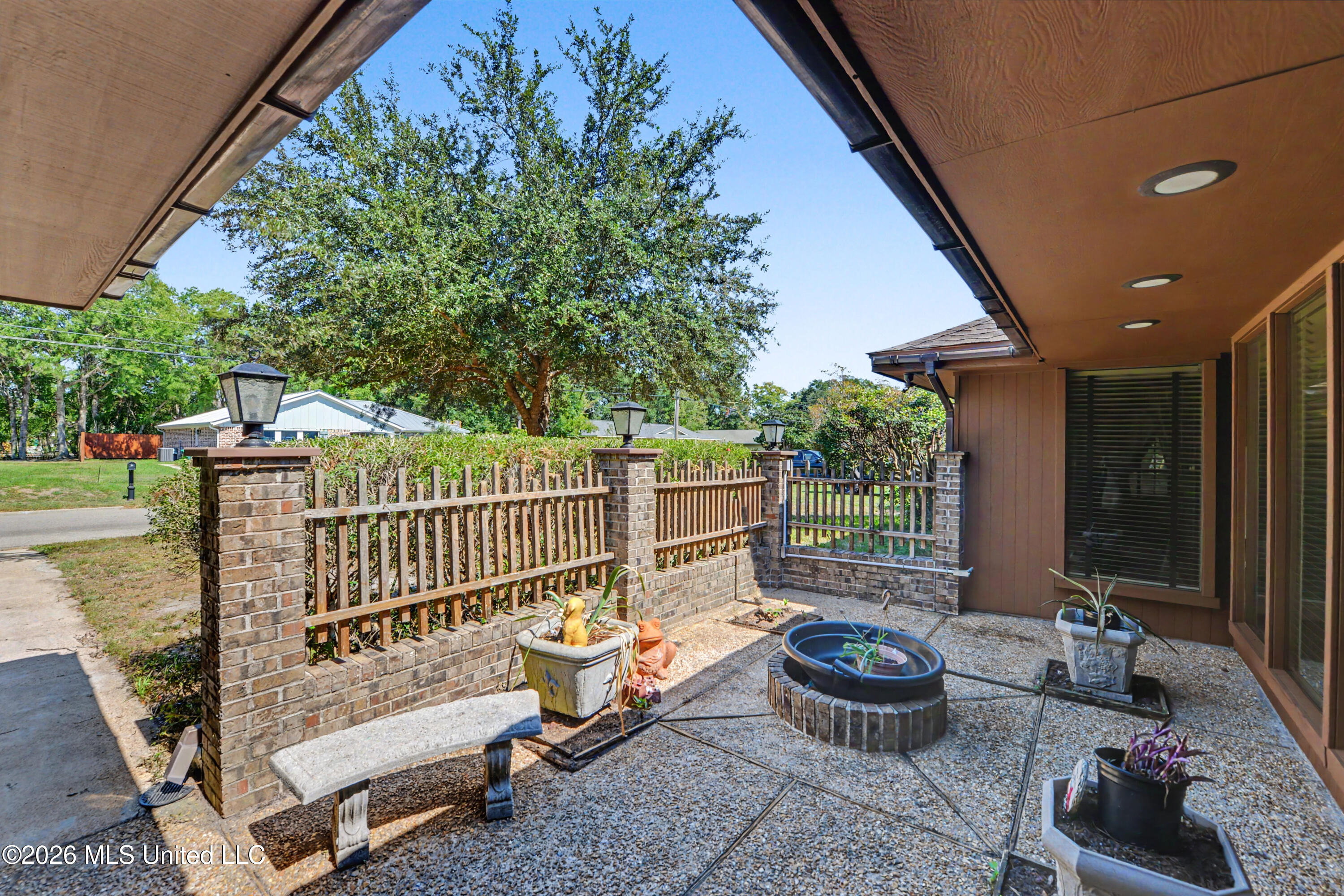 610 Sunset Drive Property Photo 3