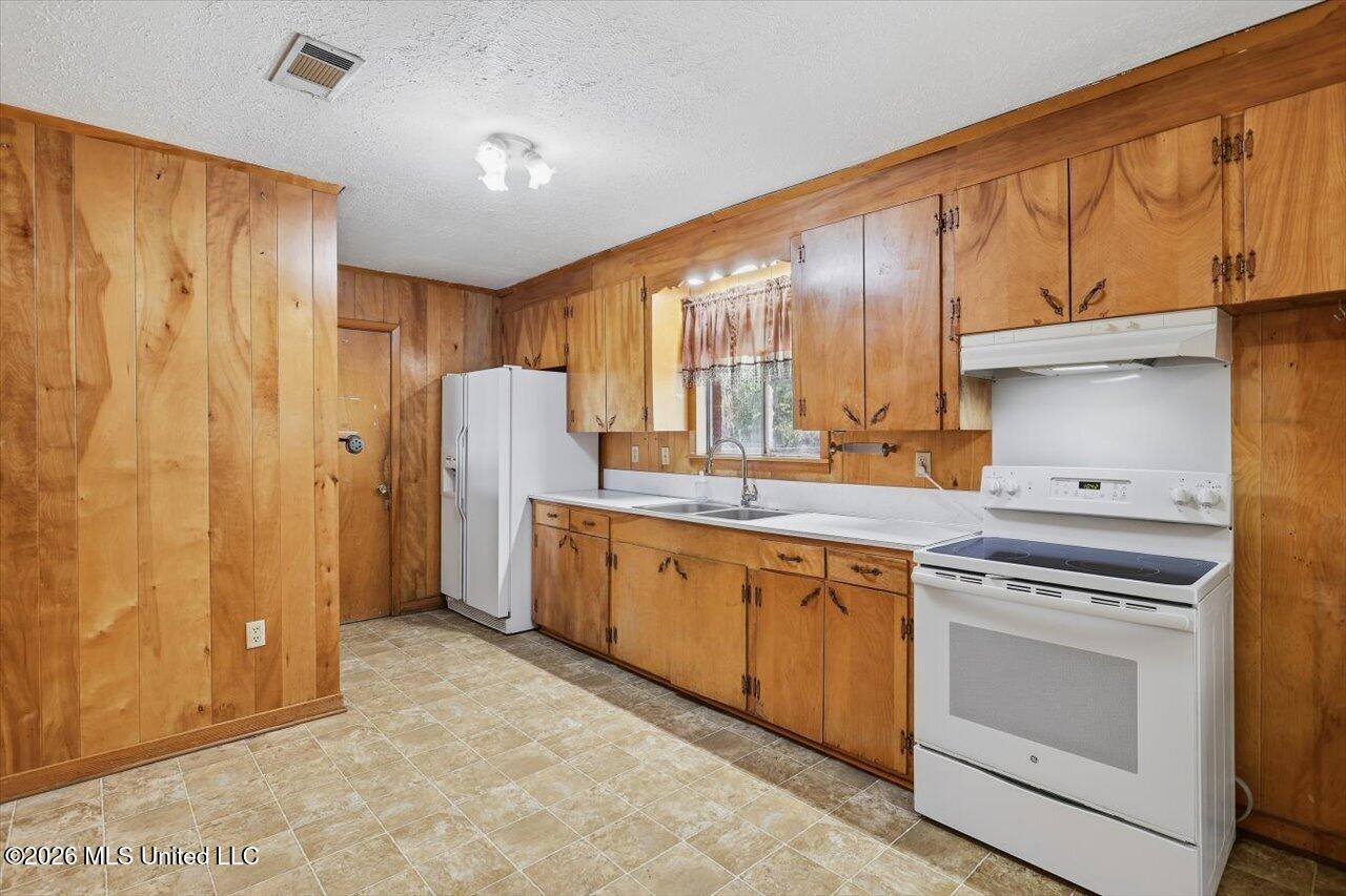 3328 Harle Street Property Photo 13