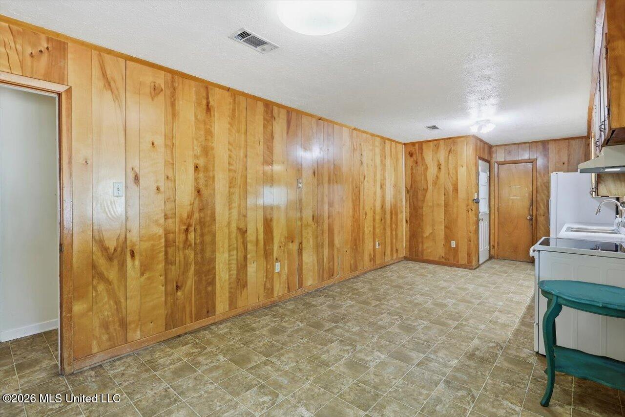 3328 Harle Street Property Photo 17