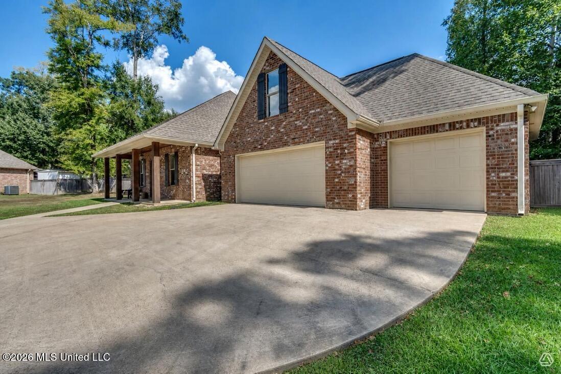143 Glen Arbor Court Property Photo 4