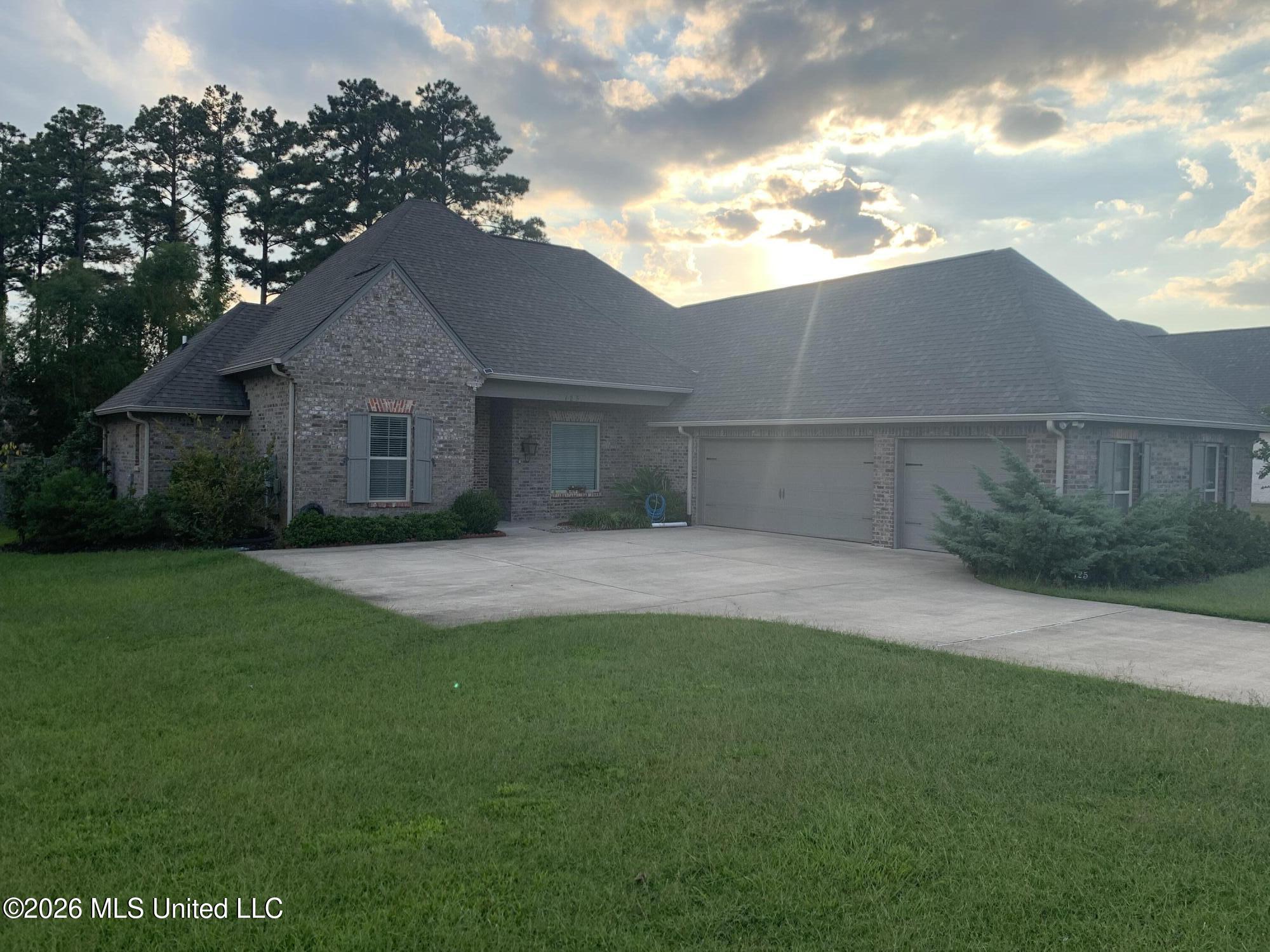 125 Freeland Lane Property Photo 1