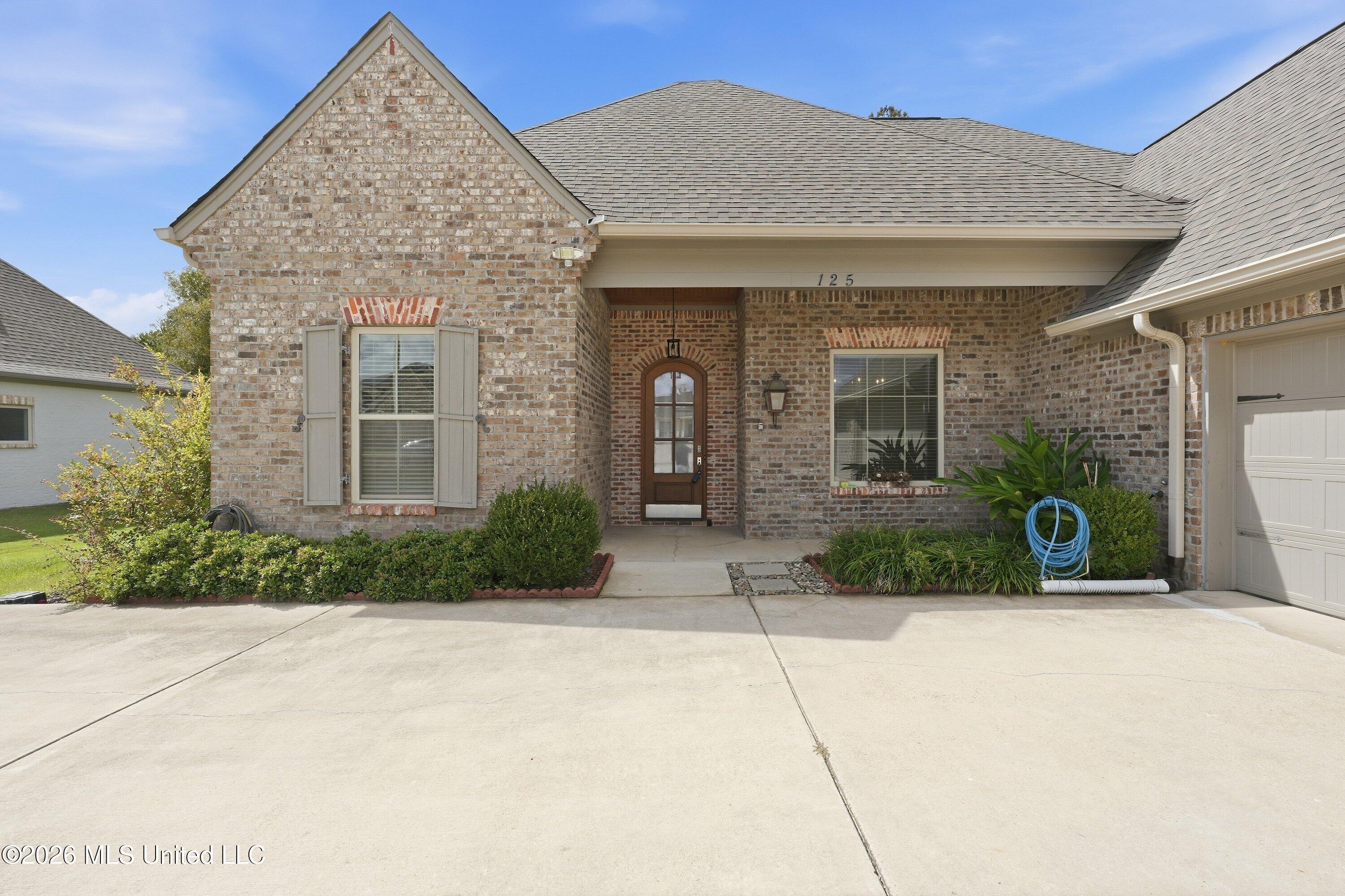 125 Freeland Lane Property Photo 3