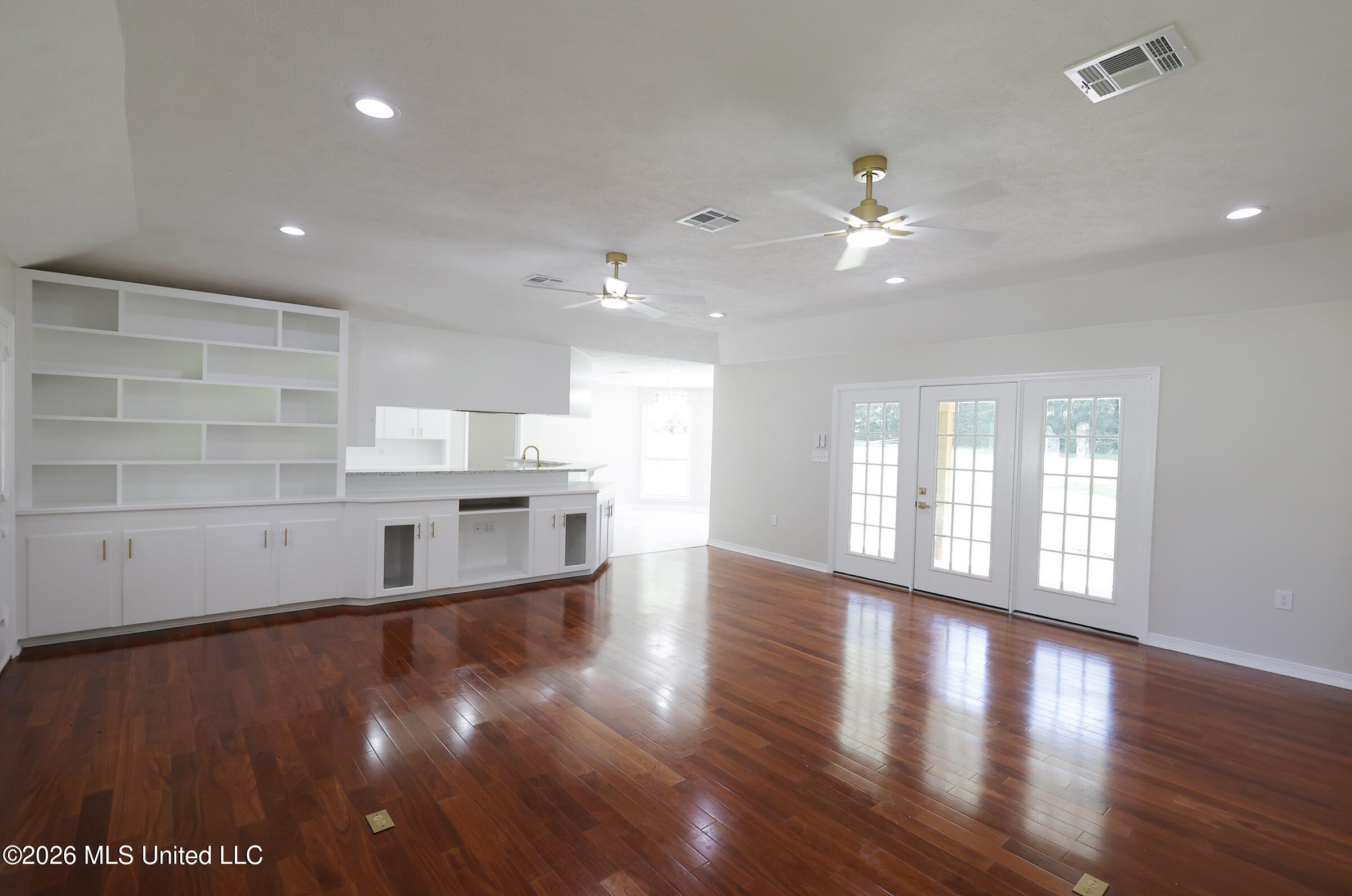1138 Weaver Road Property Photo 2