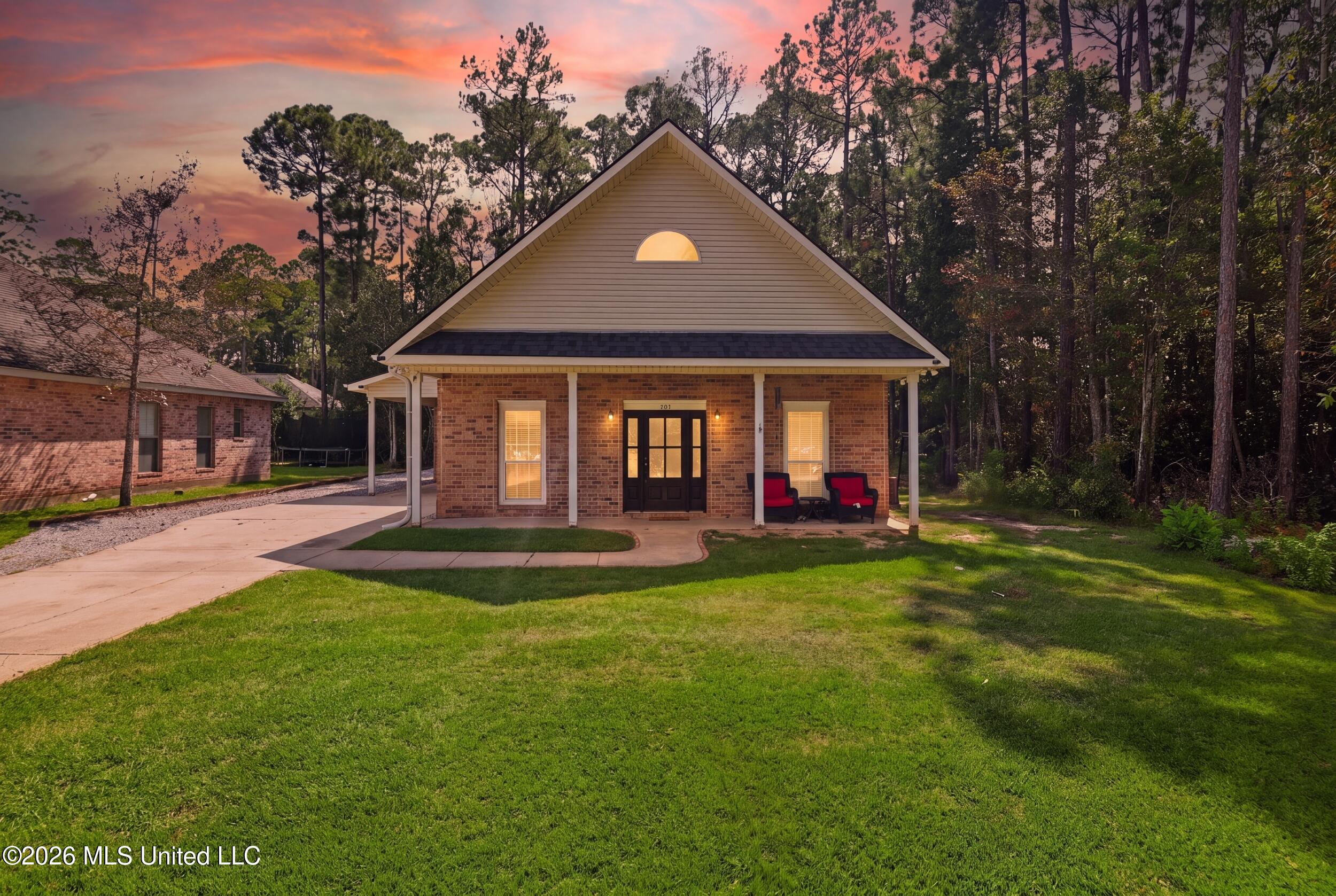 737 Ieke Circle Property Photo 1
