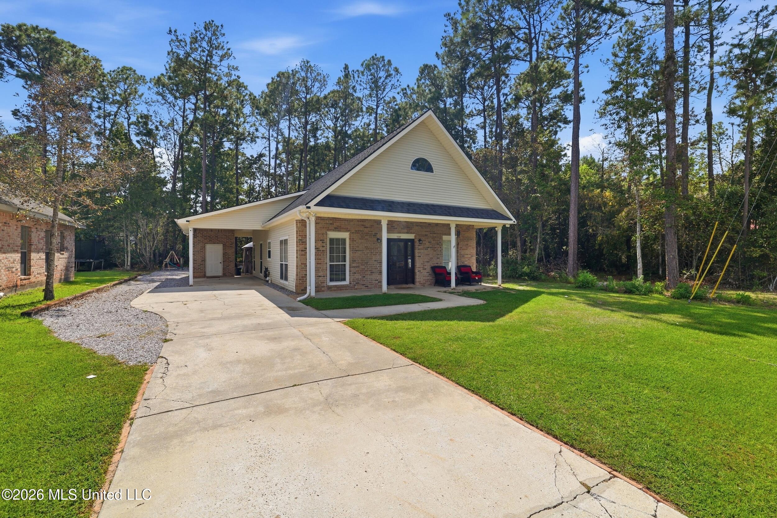 737 Ieke Circle Property Photo 2